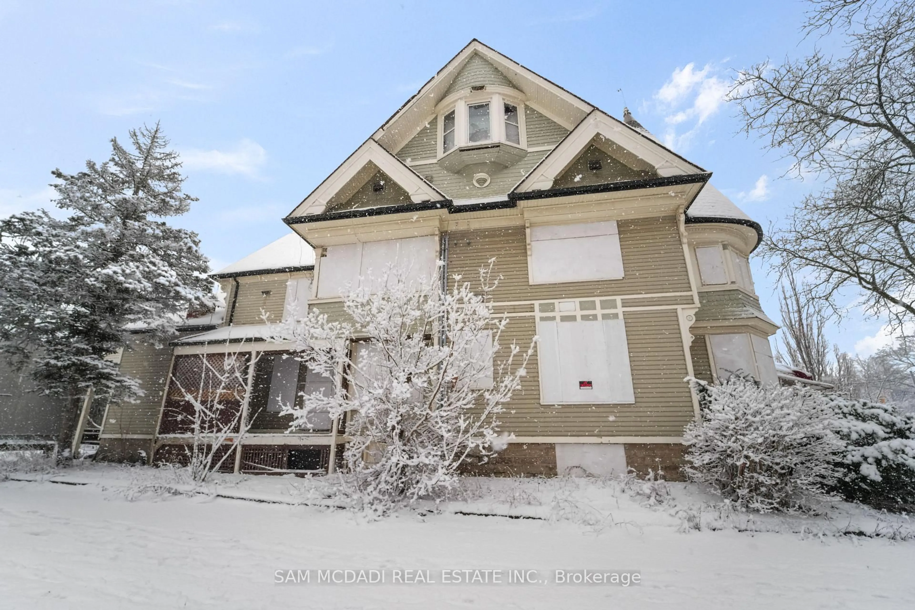 Unknown for 24 Burgar St, Welland Ontario L3B 2S7