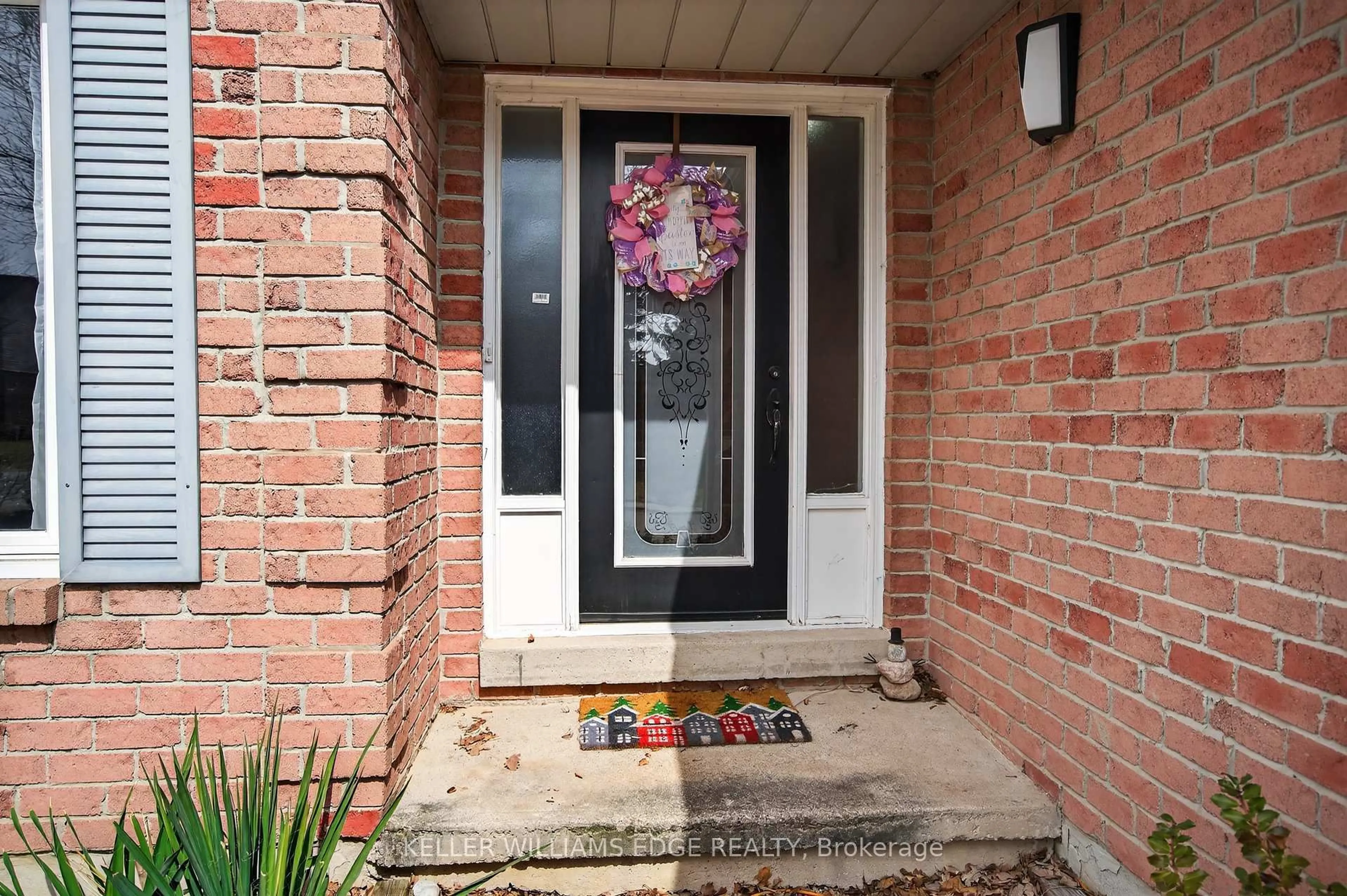 Indoor entryway for 11 Giffin Rd, Hamilton Ontario L9H 6S4