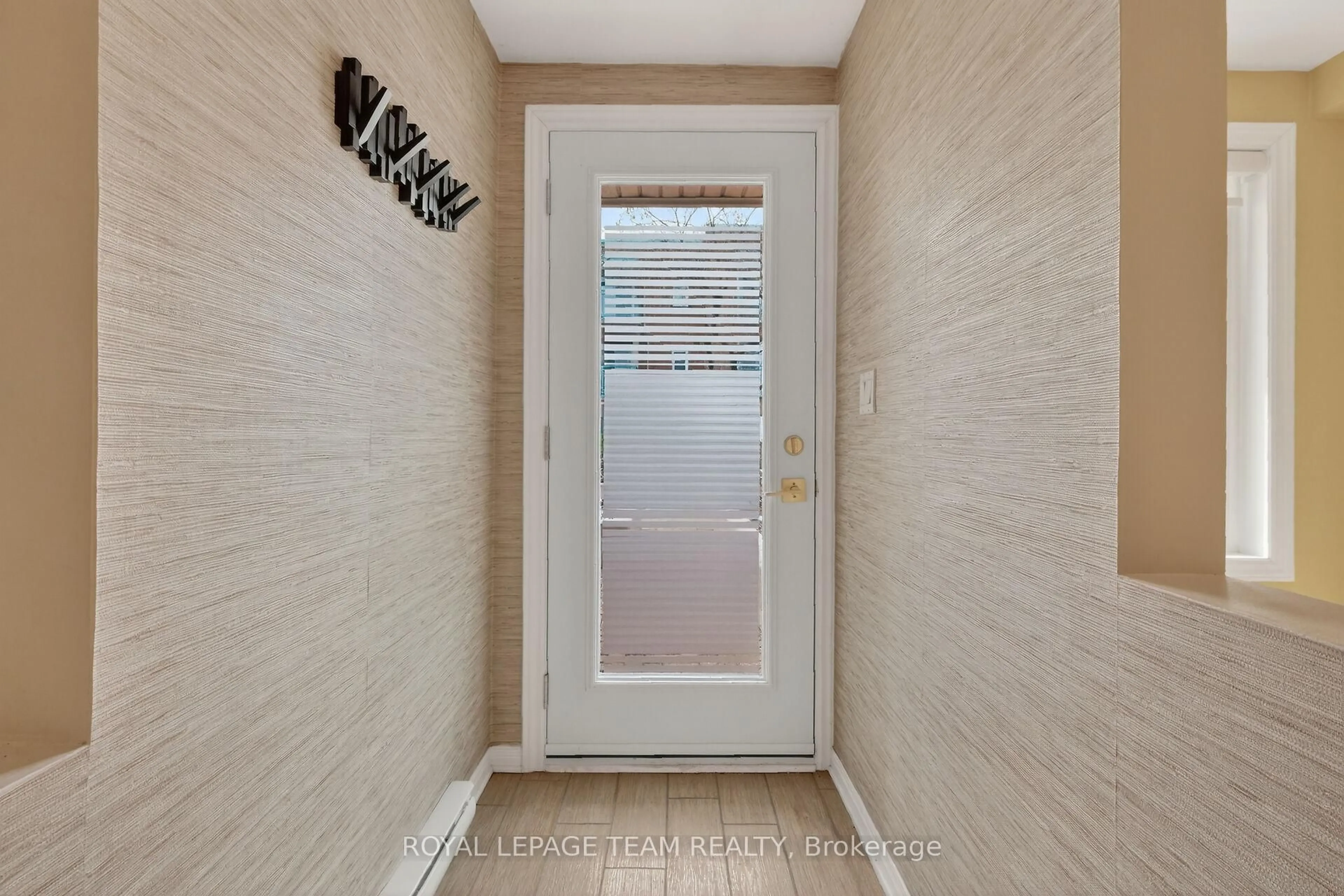 Indoor entryway for 62 Donald St #202A, Ottawa Ontario K1K 1N2