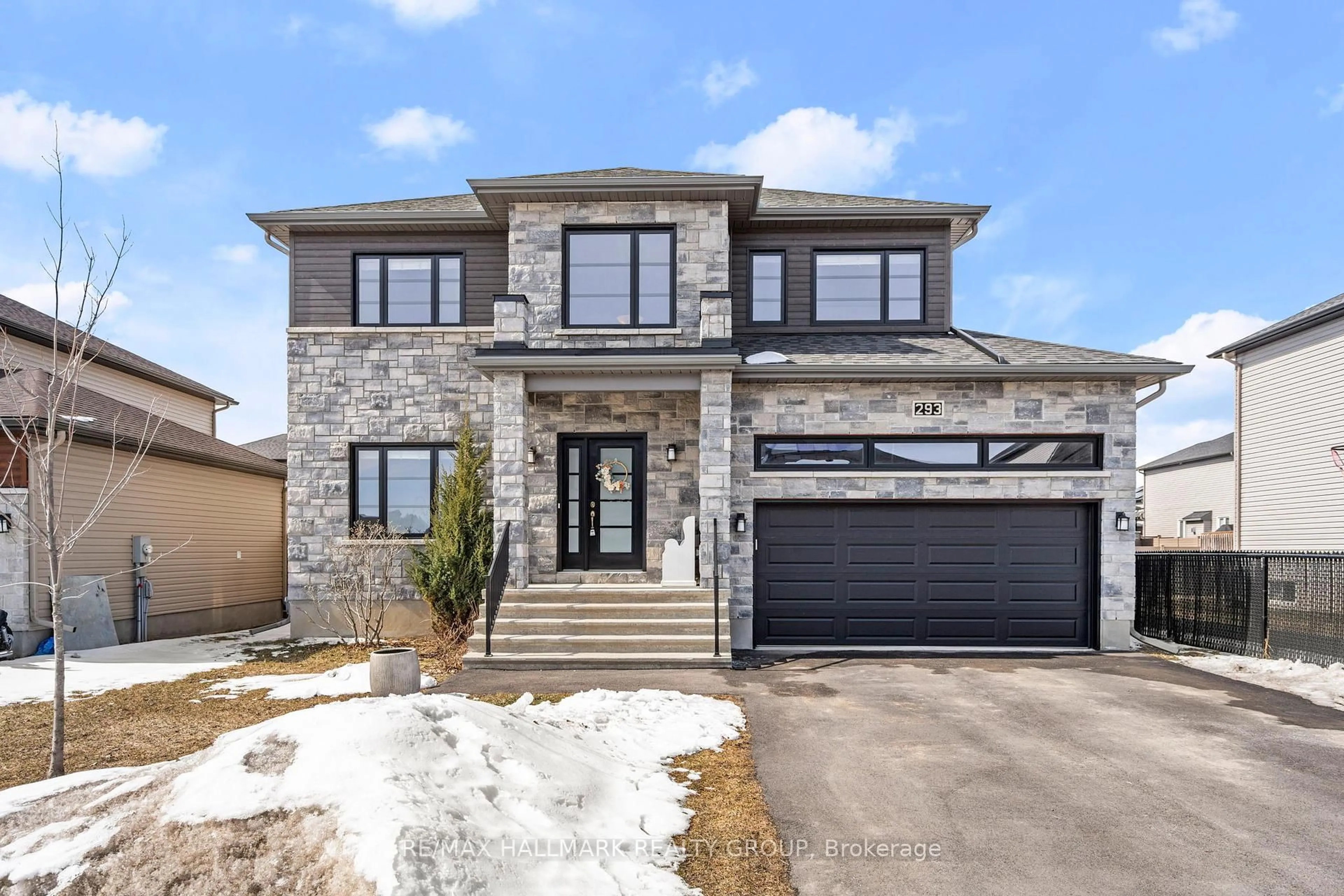 Home with brick exterior material, street for 293 Central Park, Russell Ontario K4R 0G2