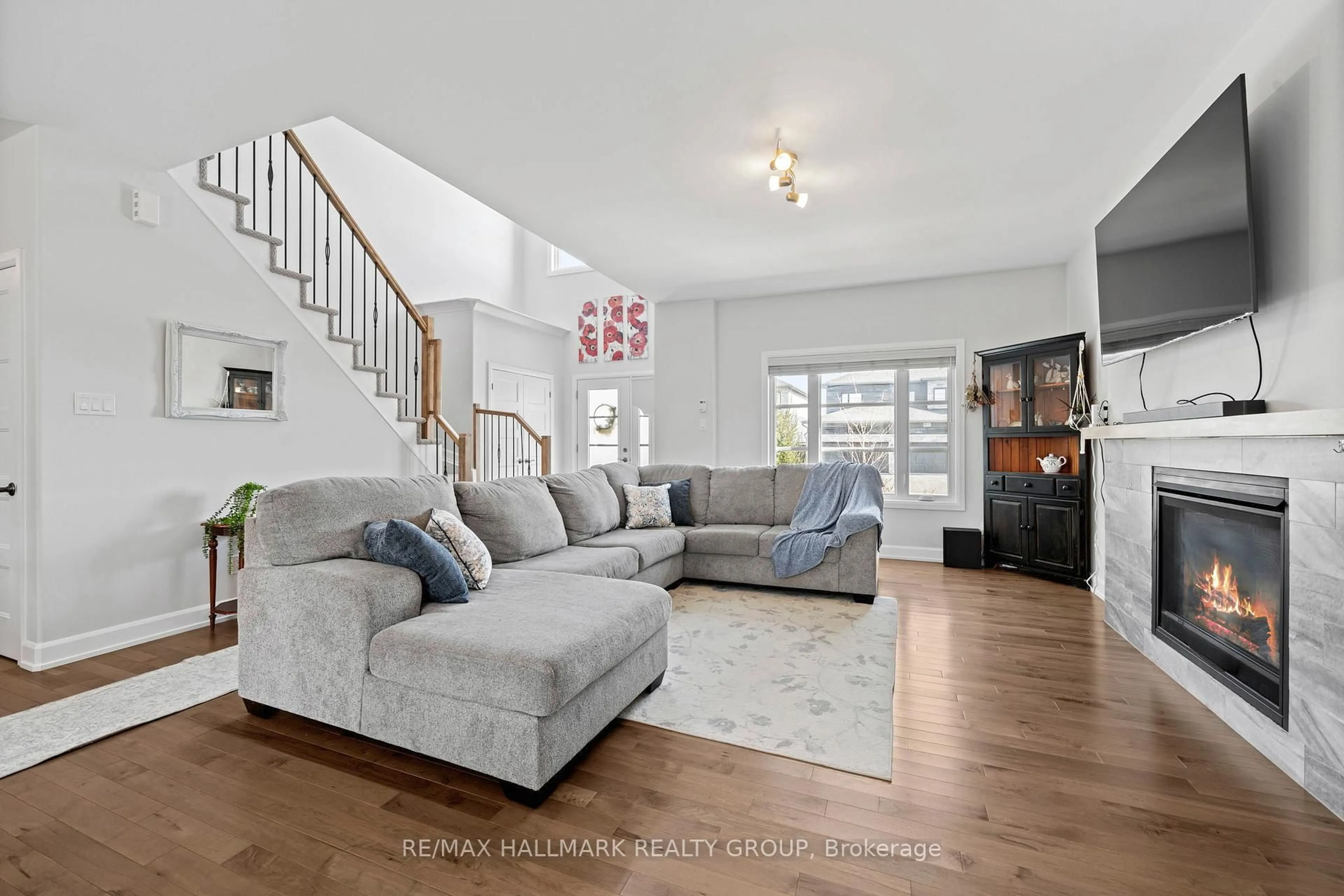 Living room with furniture, unknown for 293 Central Park, Russell Ontario K4R 0G2