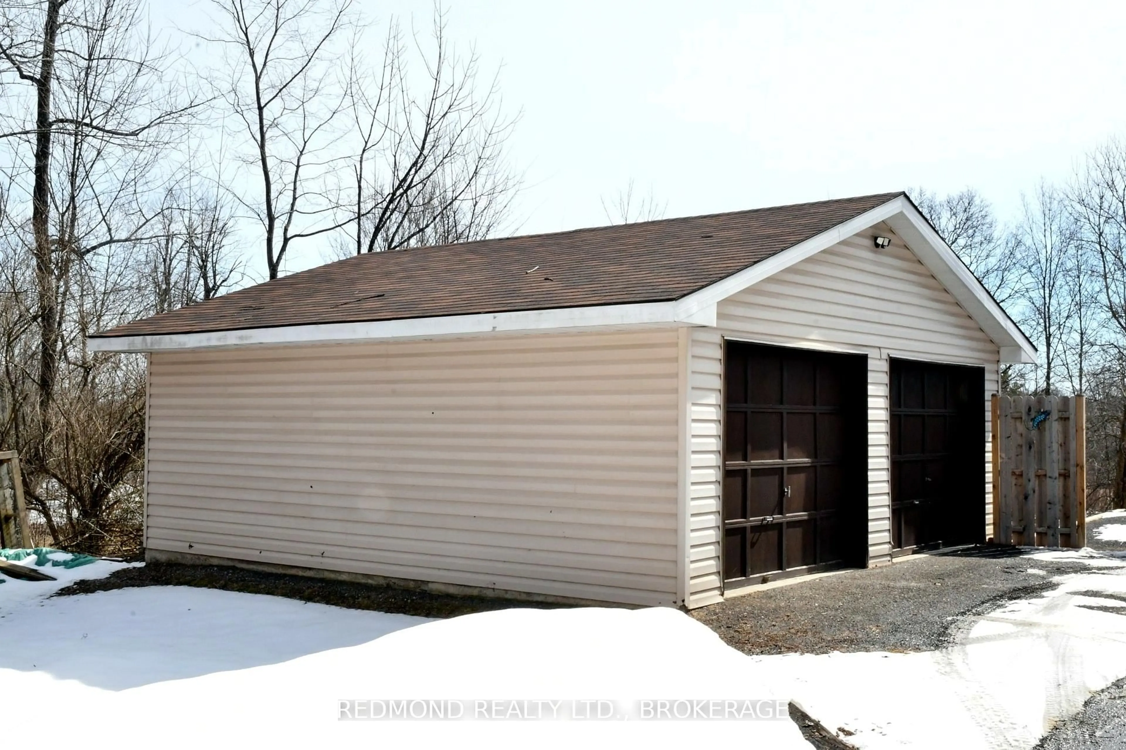 Shed for 435 County 2 Rd, Front of Leeds & Seeleys Bay Ontario K7G 2V4