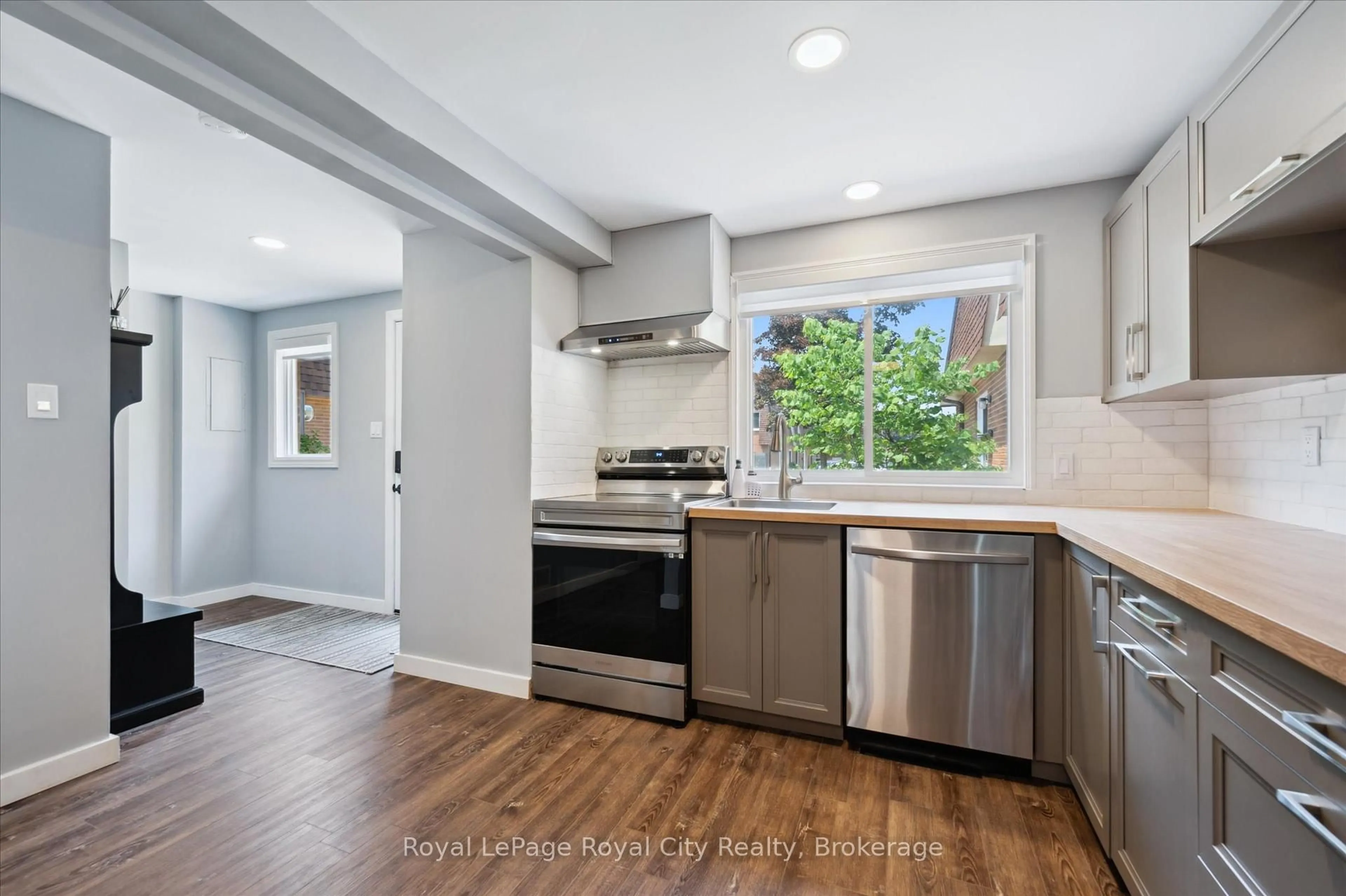 Open concept kitchen, unknown for 120 Country Club Dr #16, Guelph Ontario N1E 3K7