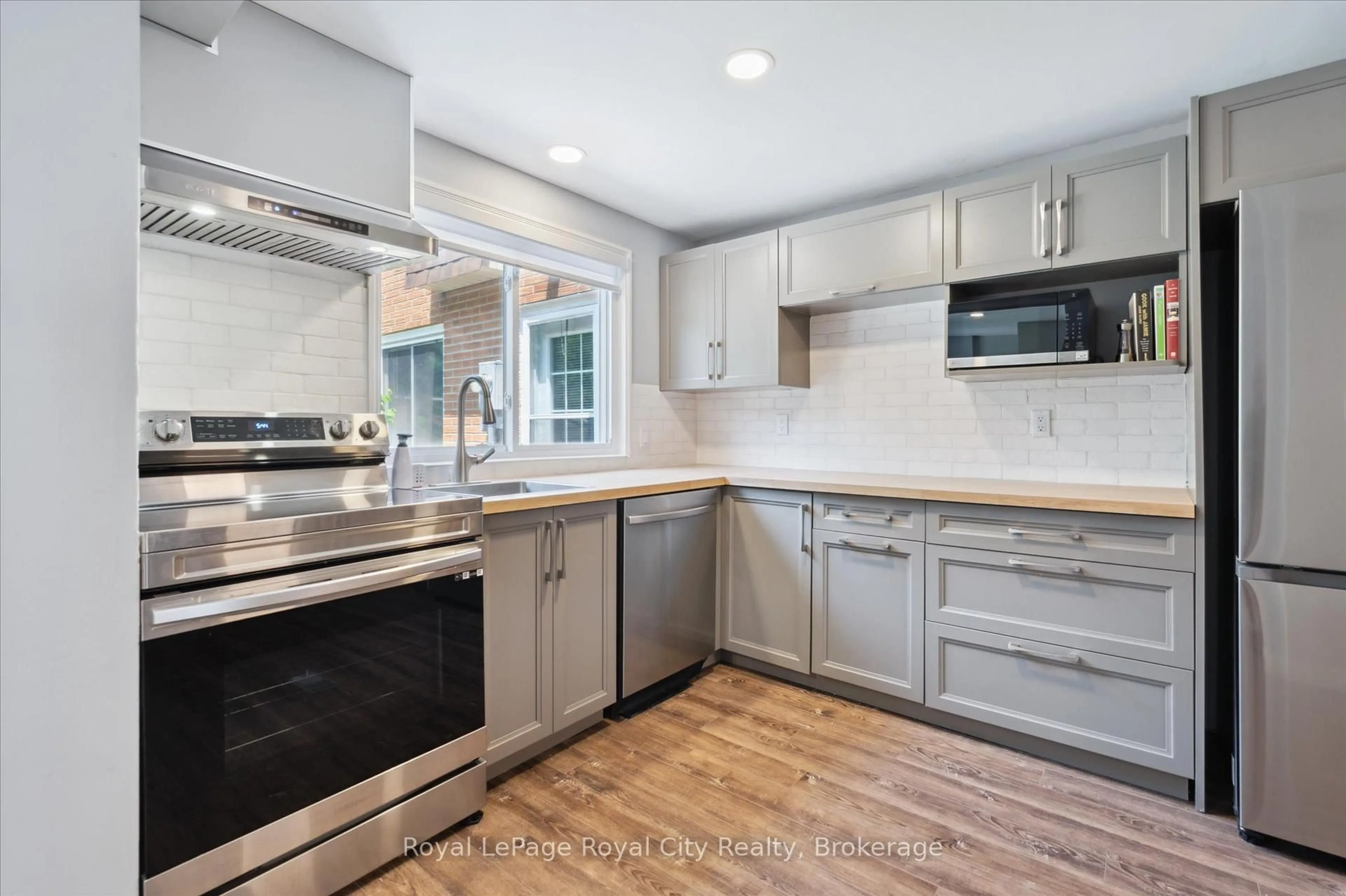 Unknown for 120 Country Club Dr #16, Guelph Ontario N1E 3K7