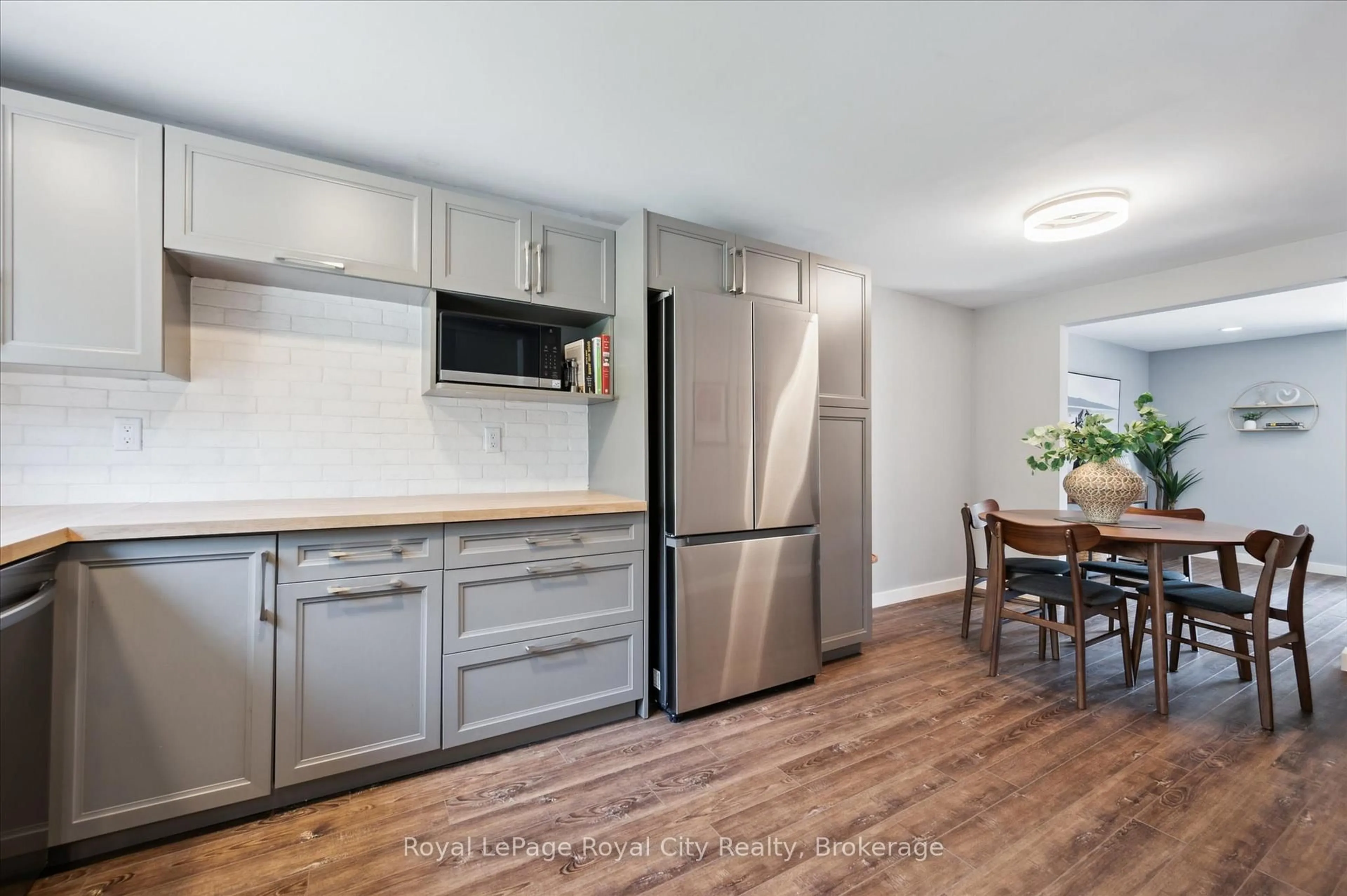 Unknown for 120 Country Club Dr #16, Guelph Ontario N1E 3K7