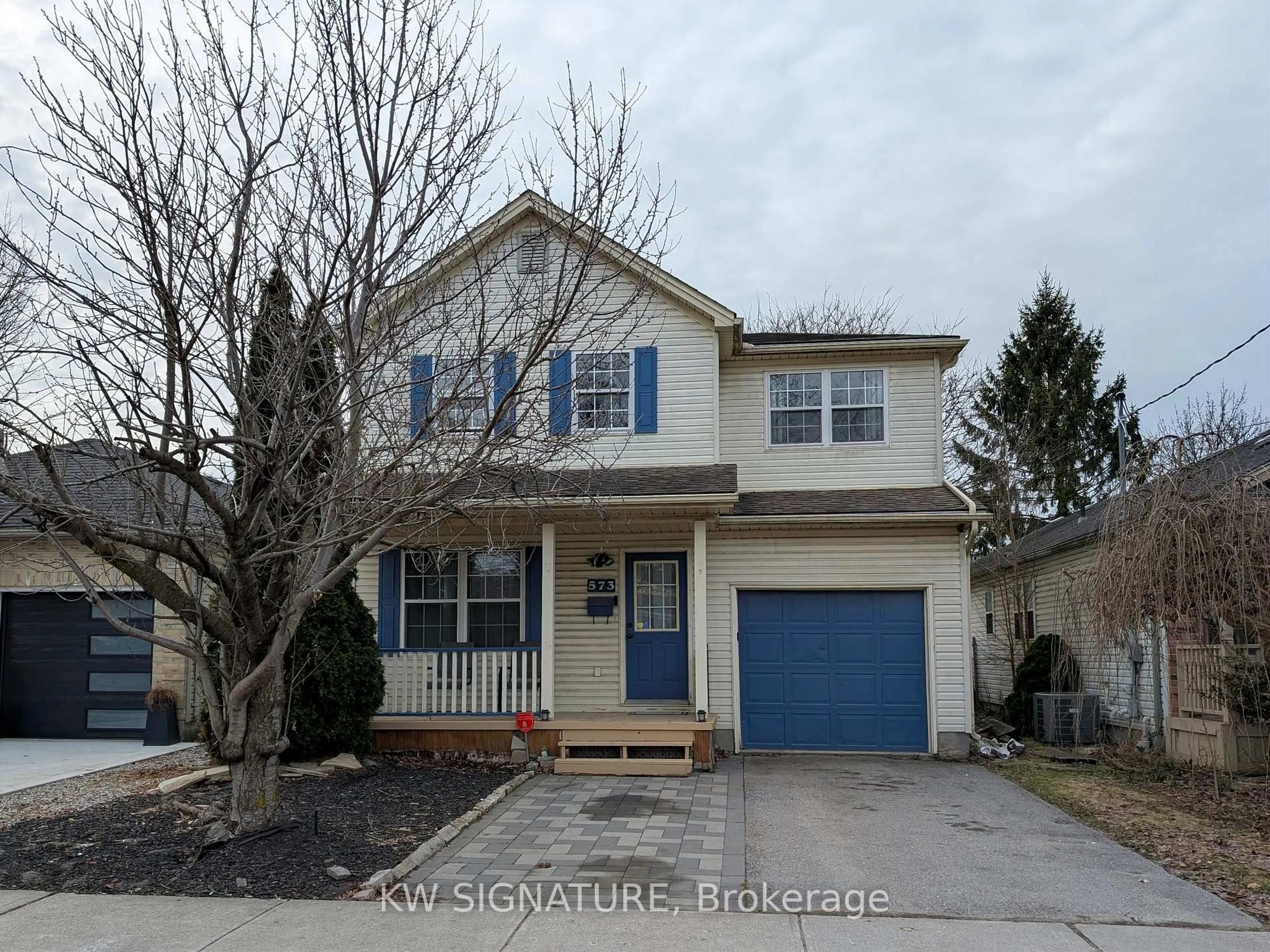 Home with vinyl exterior material, street for 573 Pall Mall St, London East Ontario N5Y 2Z8