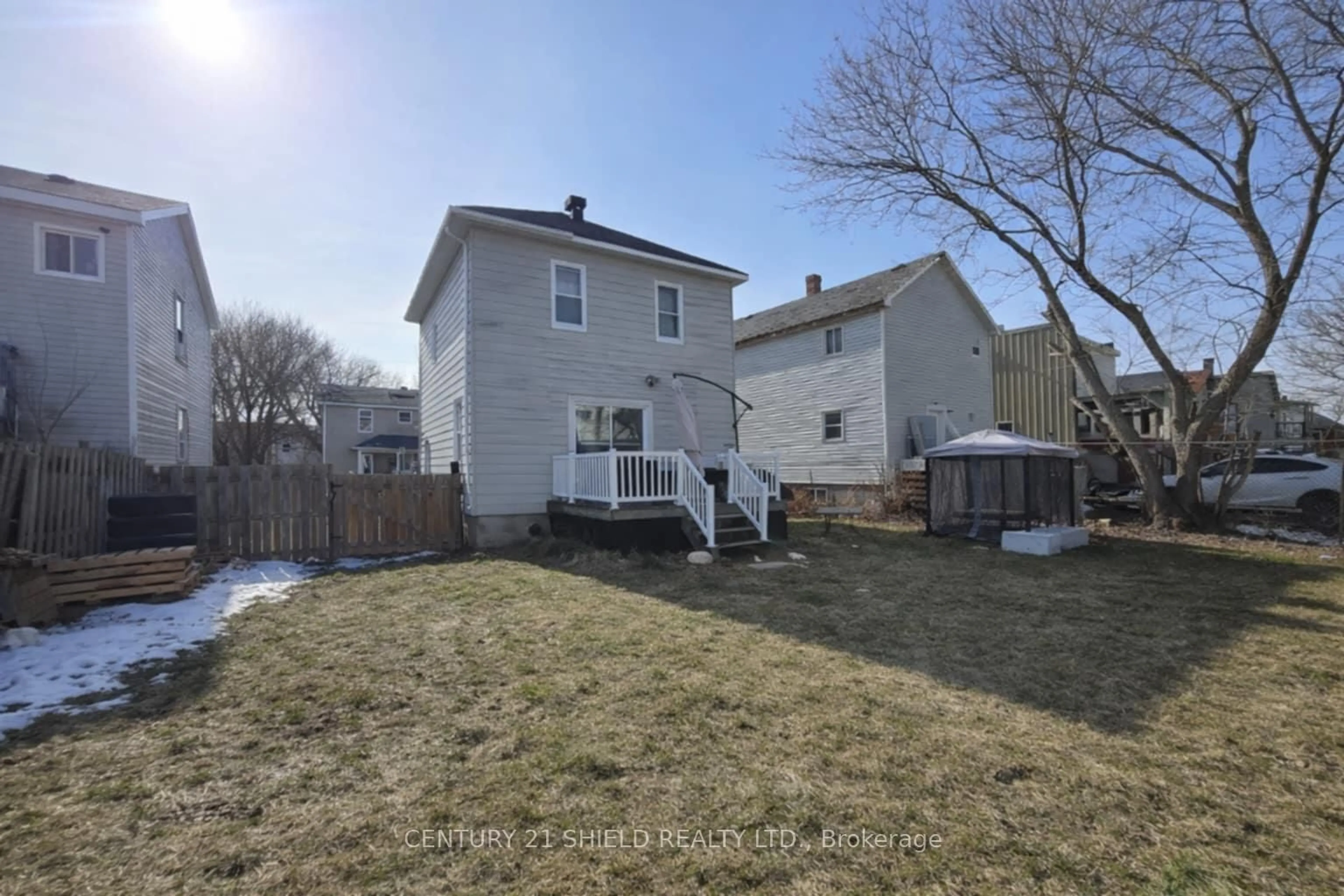 A pic from outside/outdoor area/front of a property/back of a property/a pic from drone, street for 306 Prince Arthur St, Cornwall Ontario K6H 4N9