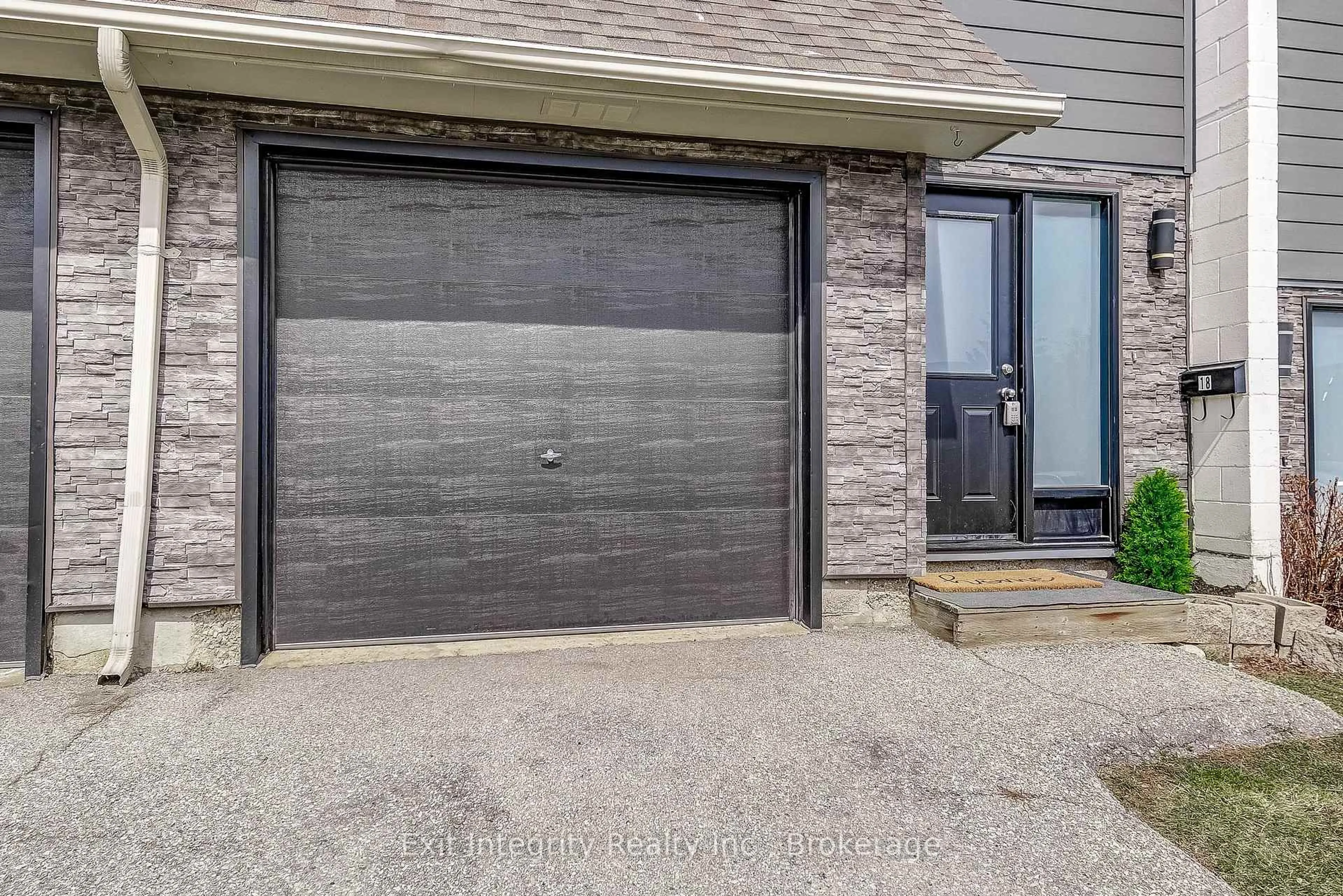 Unknown for 135 Chalmers St #18, Cambridge Ontario N1R 6M2