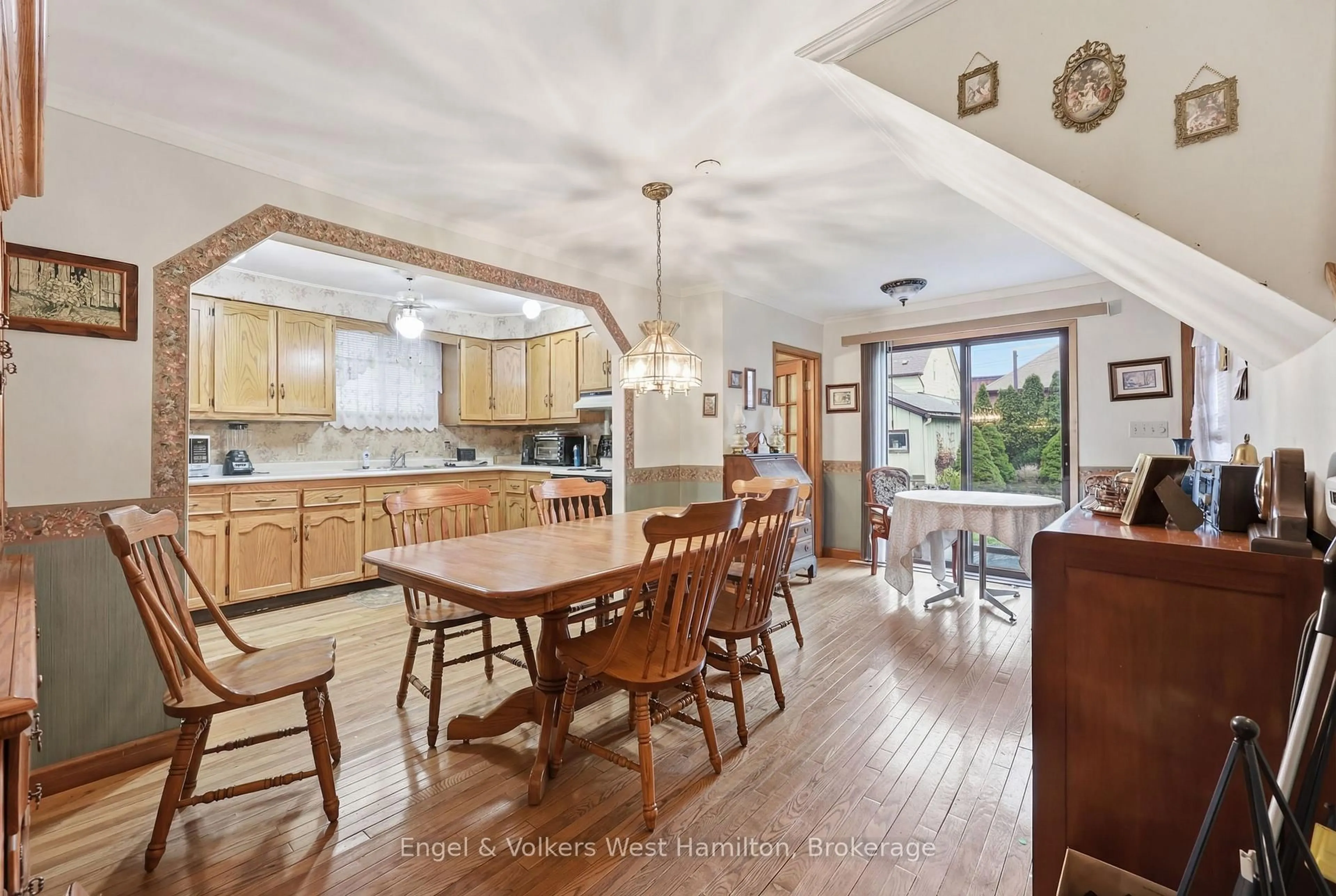 Unknown for 18 Mayflower Ave, Hamilton Ontario L8L 2K4