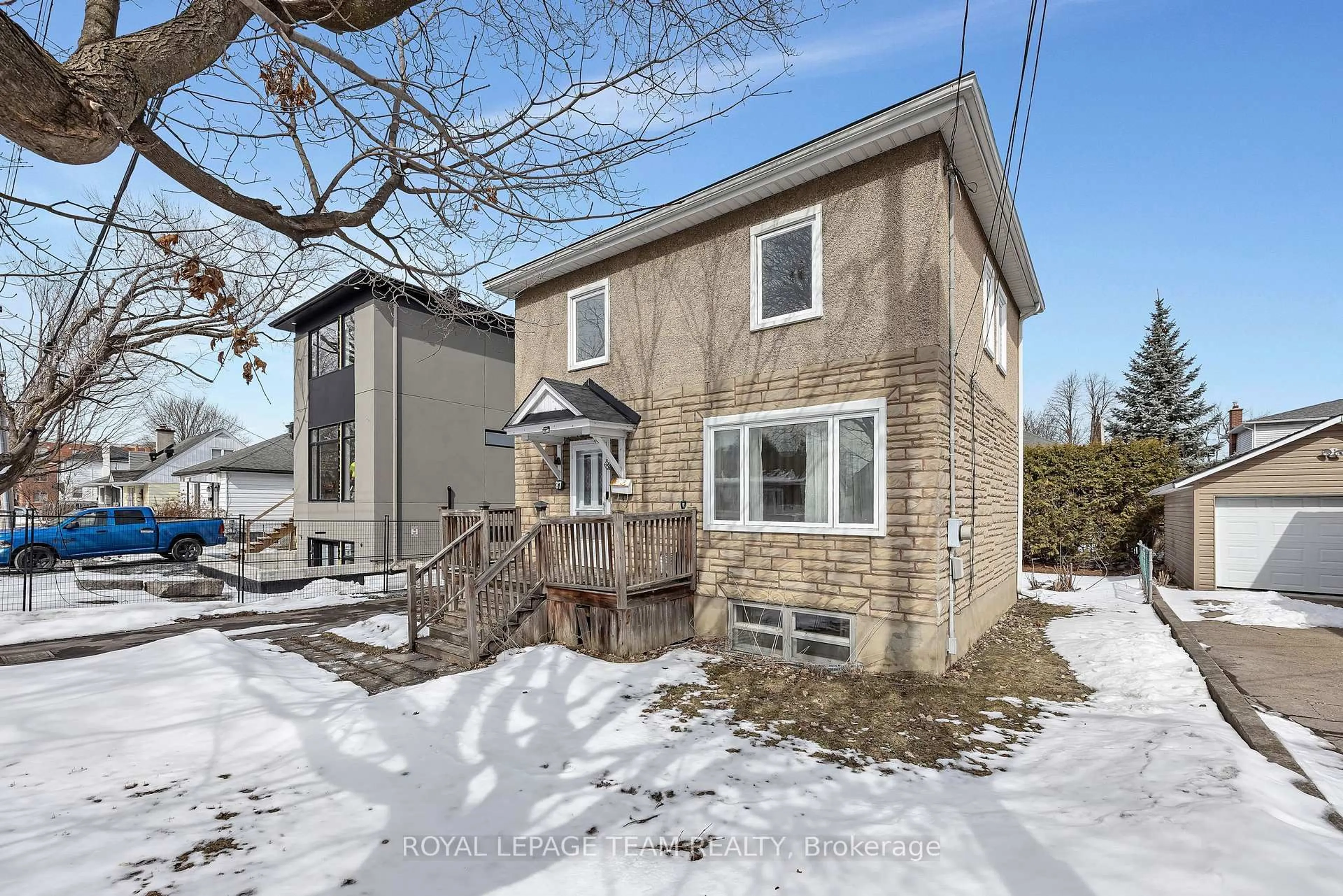 A pic from outside/outdoor area/front of a property/back of a property/a pic from drone, street for 87 Ontario St, Ottawa Ontario K1K 1K8