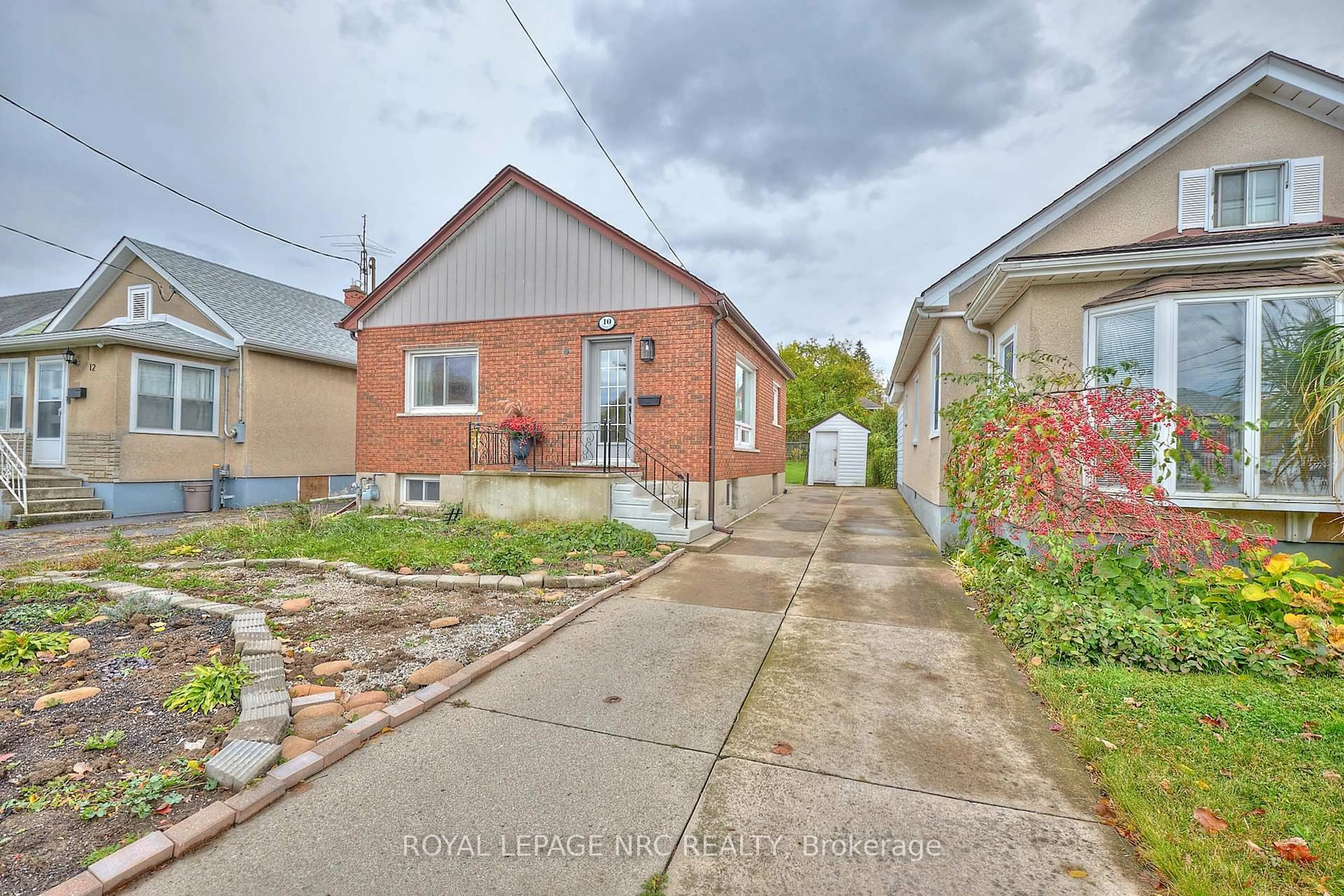A pic from outside/outdoor area/front of a property/back of a property/a pic from drone, street for 10 Fairburn Ave, St. Catharines Ontario L2T 1B2