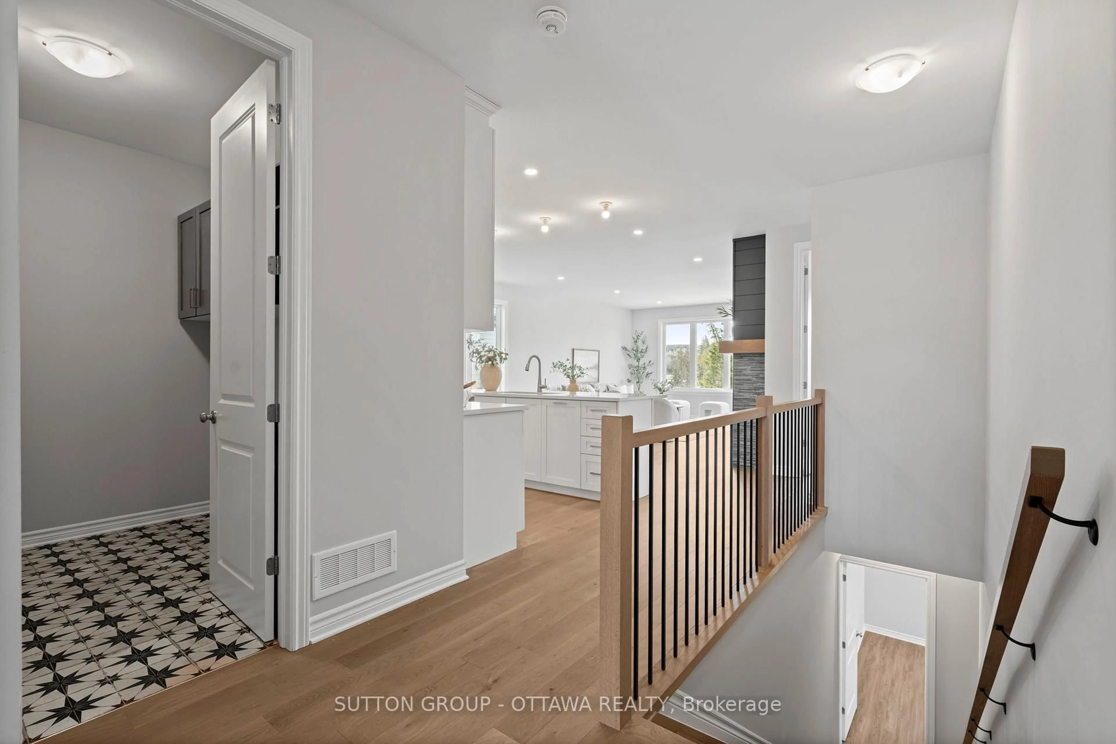Indoor entryway for 1151 BRONZE Ave, Clarence-Rockland Ontario K4K 0M9