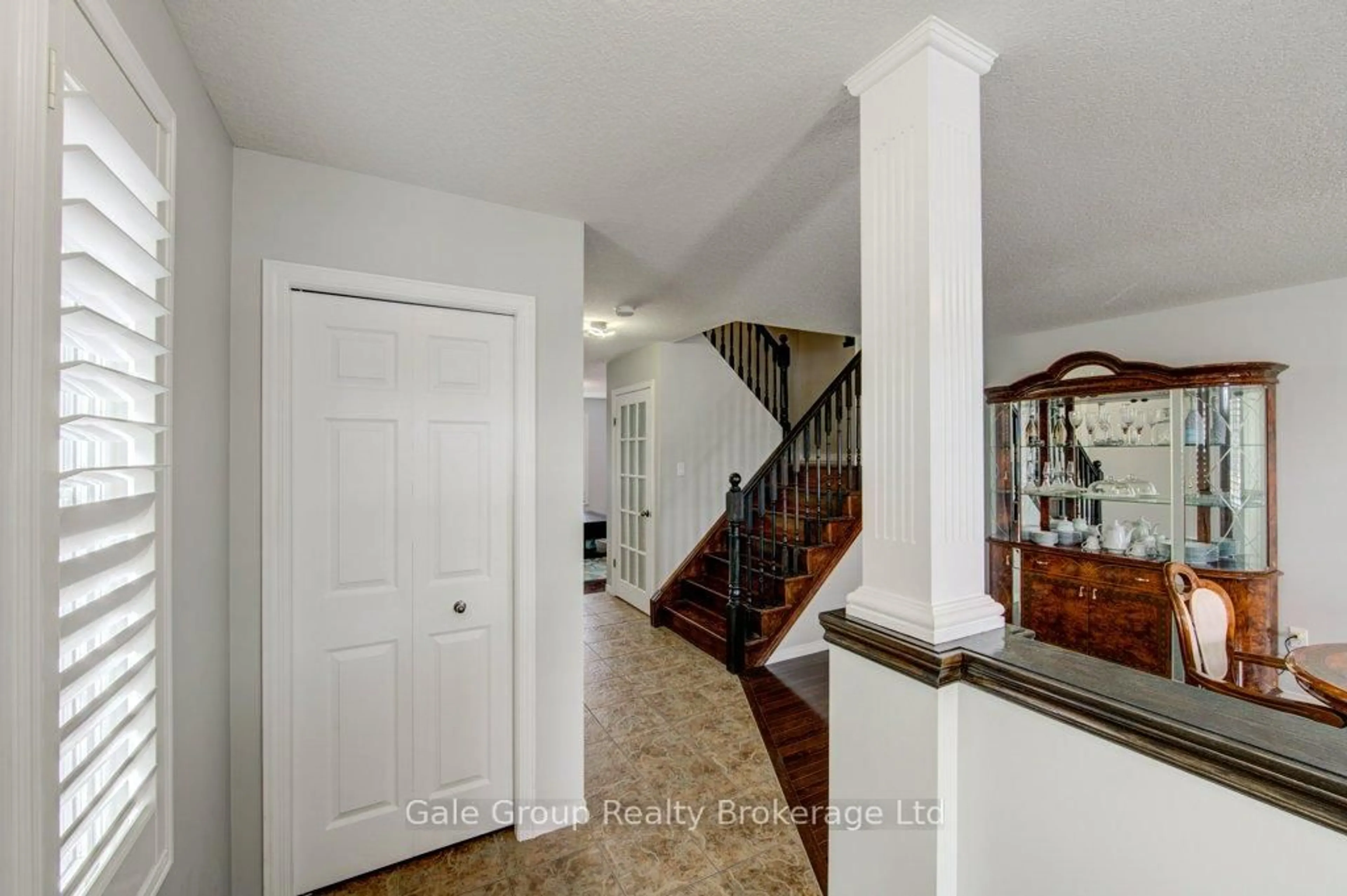 Indoor entryway for 386 Fairway Rd, Woodstock Ontario N4T 0E1