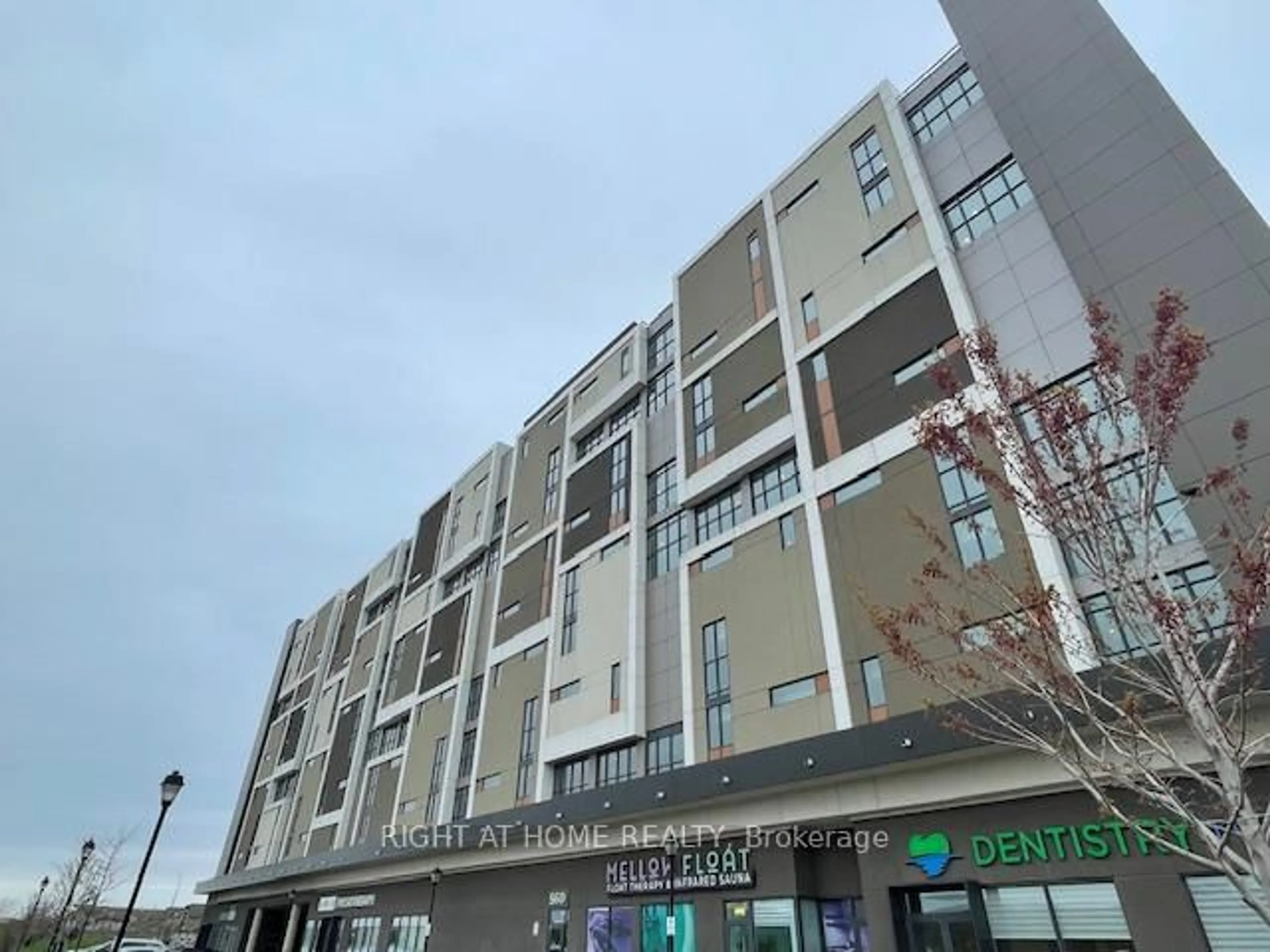 Unknown for 560 North Service Rd #404, Grimsby Ontario L3M 0G9