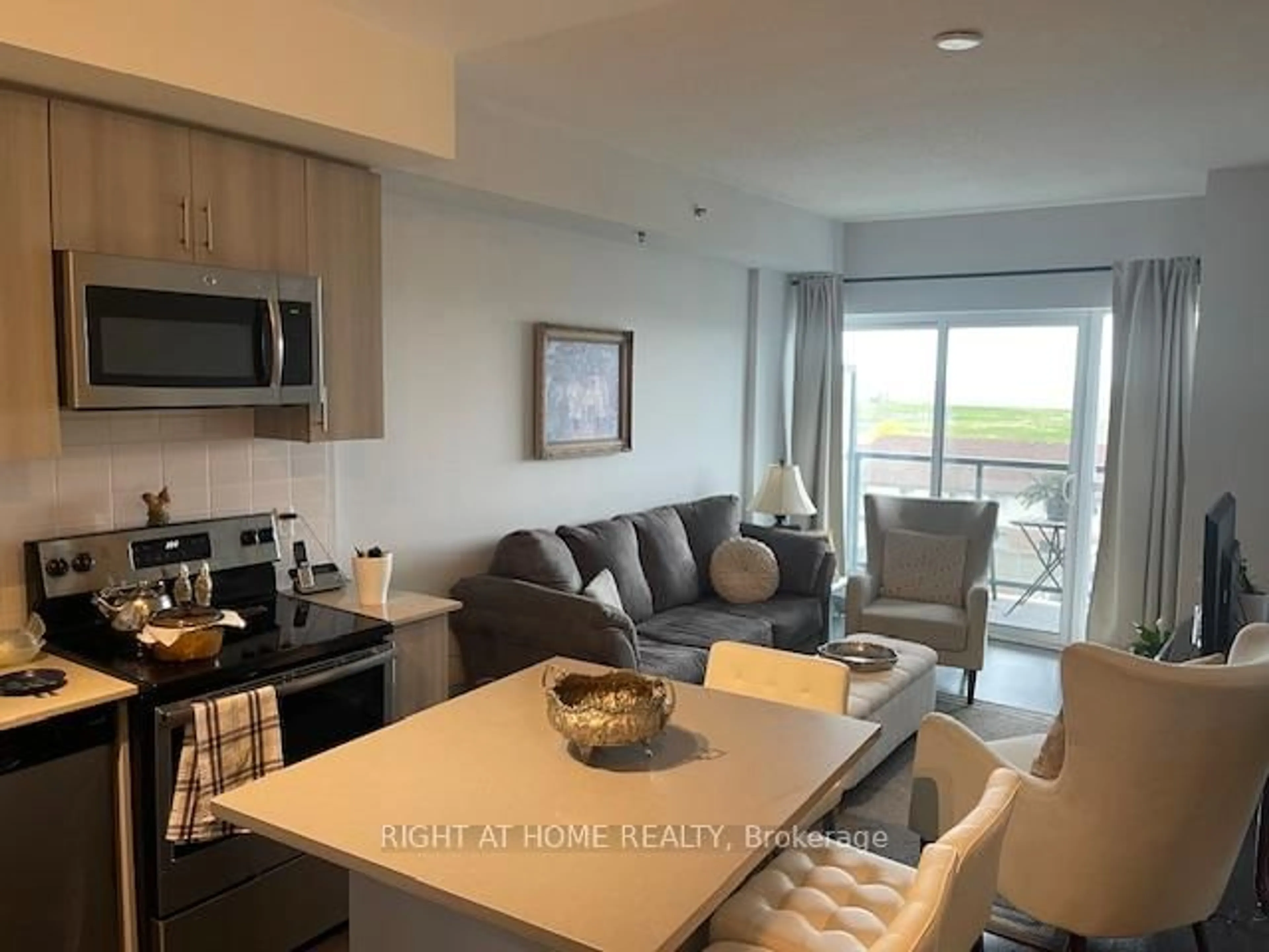 Unknown for 560 North Service Rd #404, Grimsby Ontario L3M 0G9