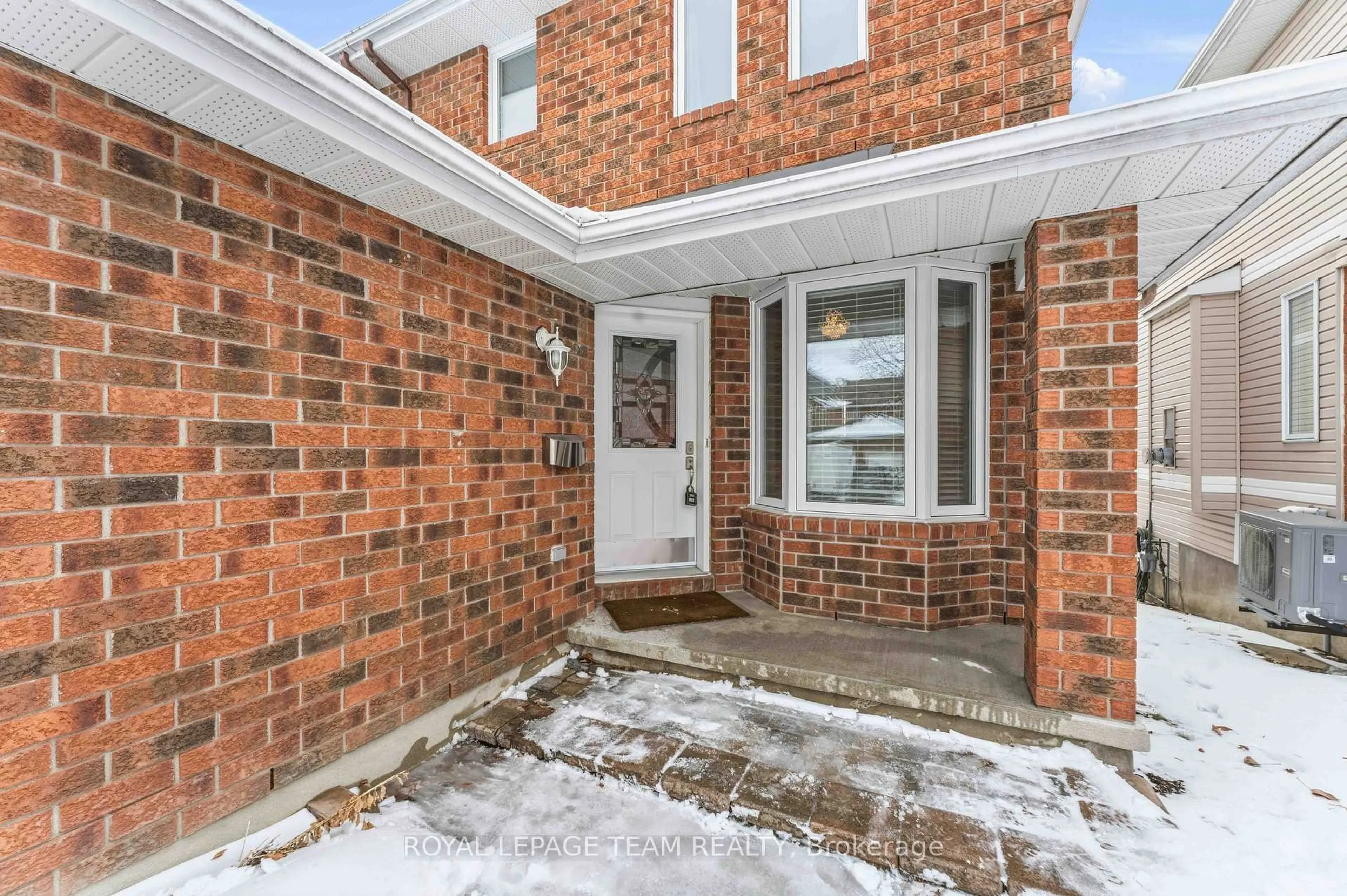 Unknown for 27 Highmont Crt, Kanata Ontario K2T 1B3