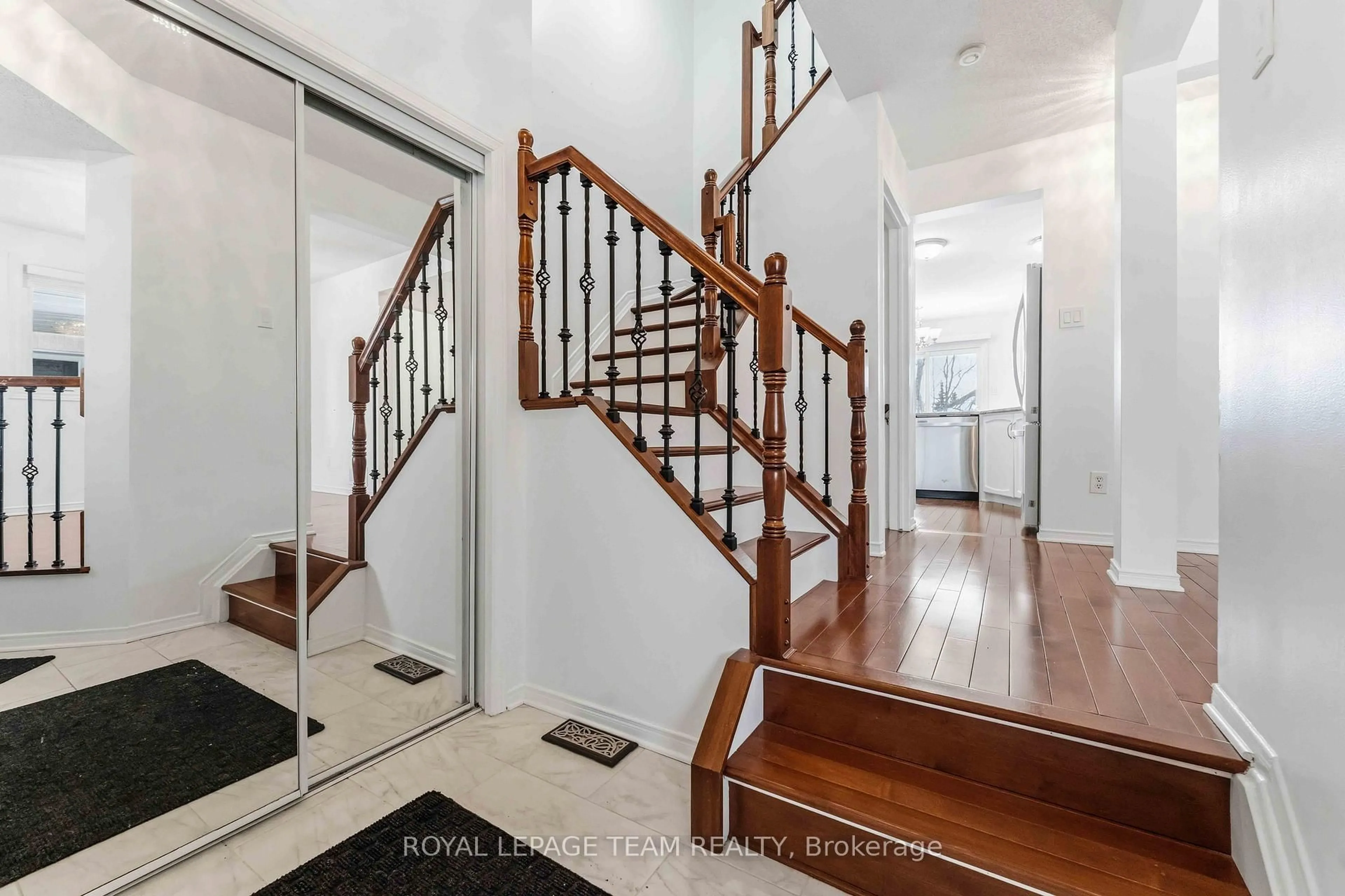 Unknown for 27 Highmont Crt, Kanata Ontario K2T 1B3