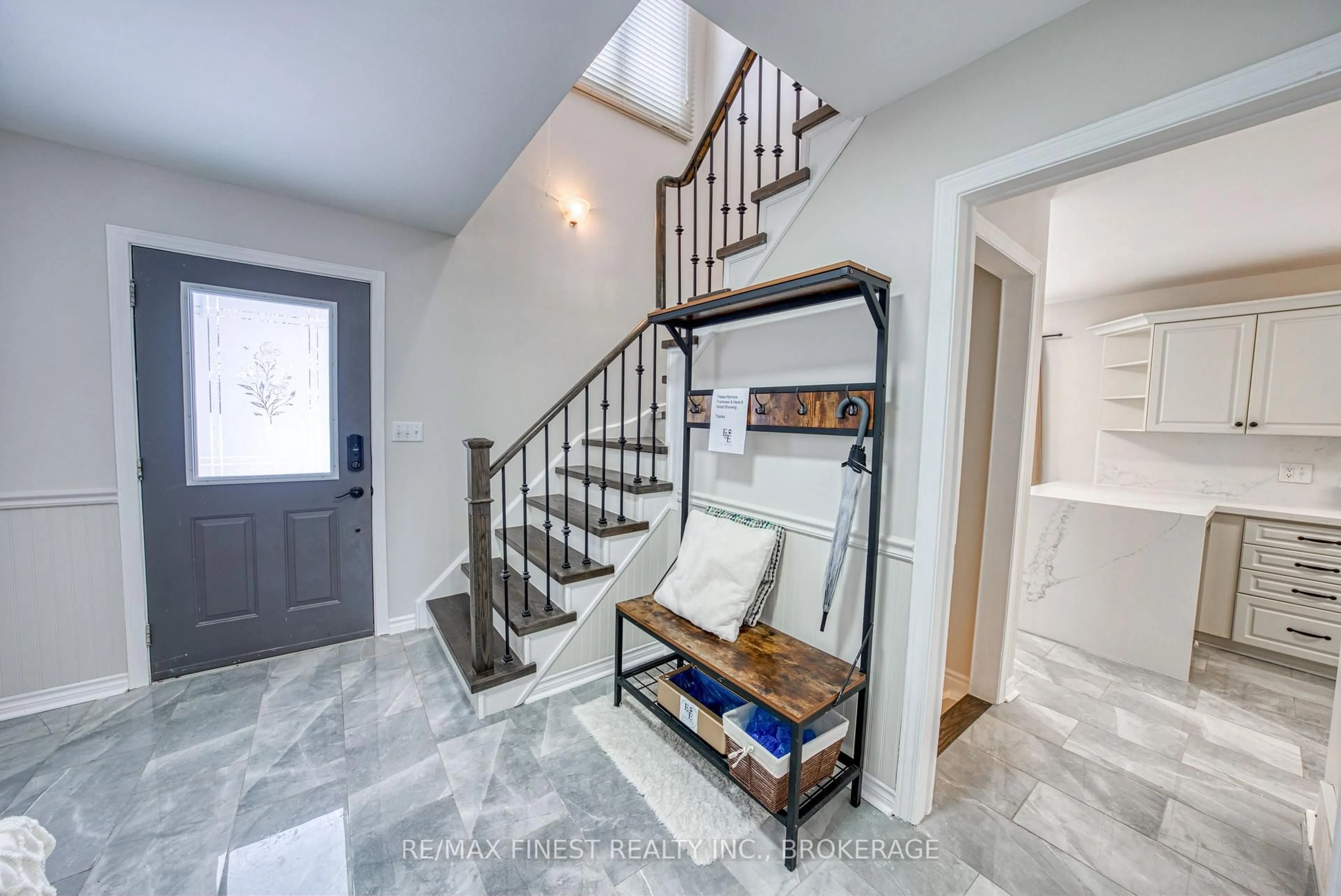 Indoor entryway for 691 Muirfield Cres, Kingston Ontario K7M 8E7