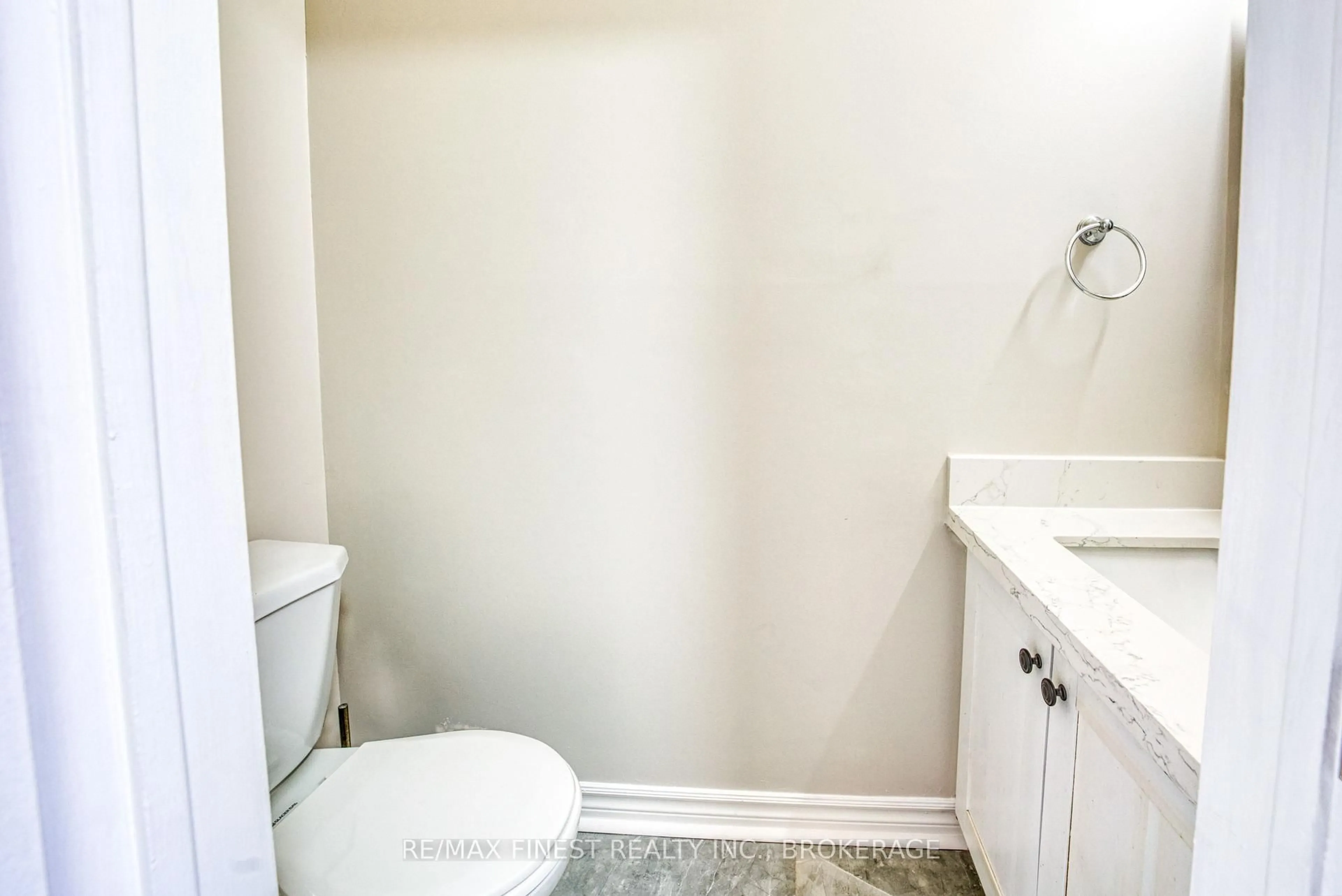Standard bathroom, unknown for 691 Muirfield Cres, Kingston Ontario K7M 8E7