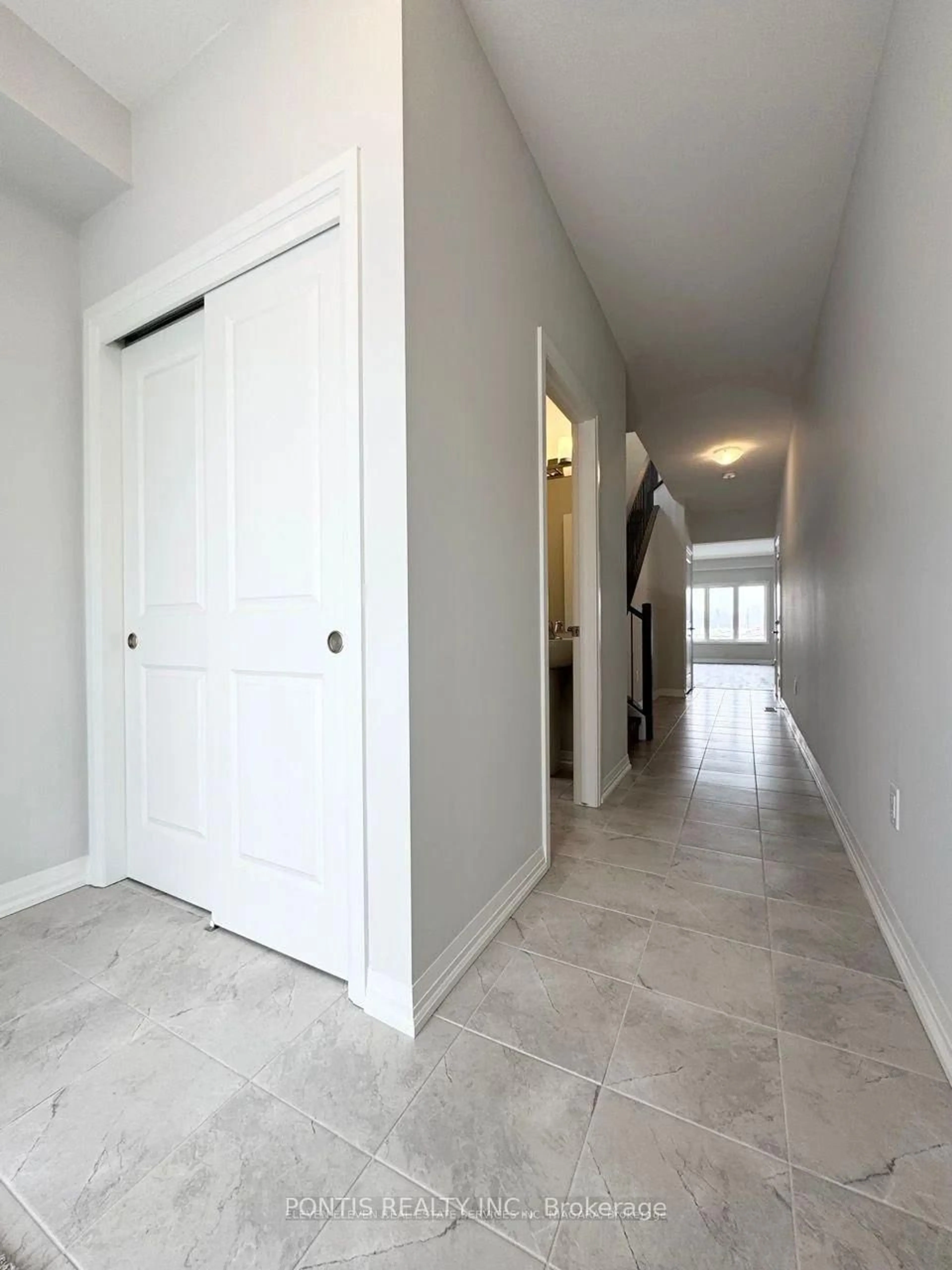 Indoor entryway for 74 Acacia Rd, Pelham Ontario L0S 1E1
