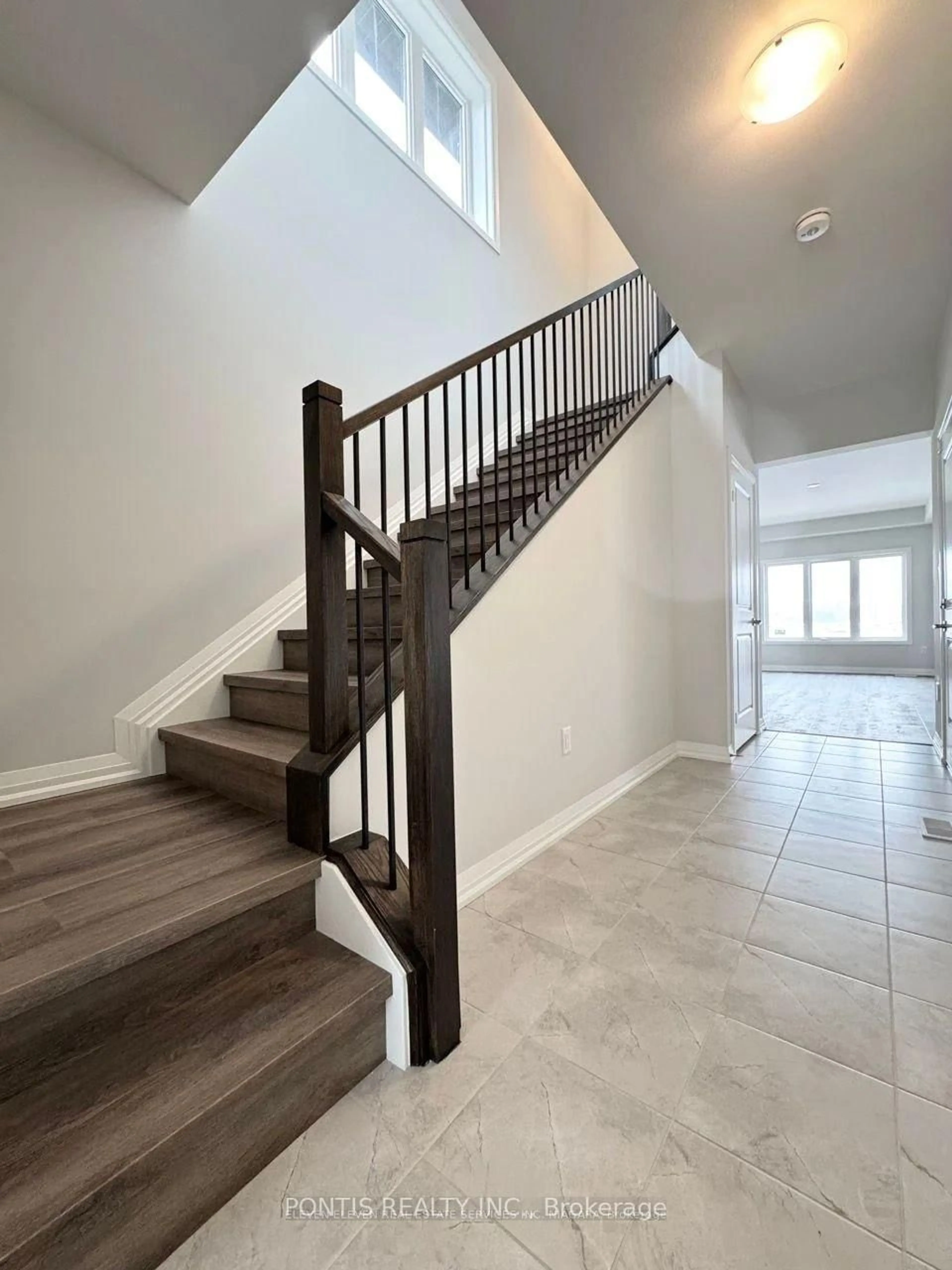 Stairs for 74 Acacia Rd, Pelham Ontario L0S 1E1