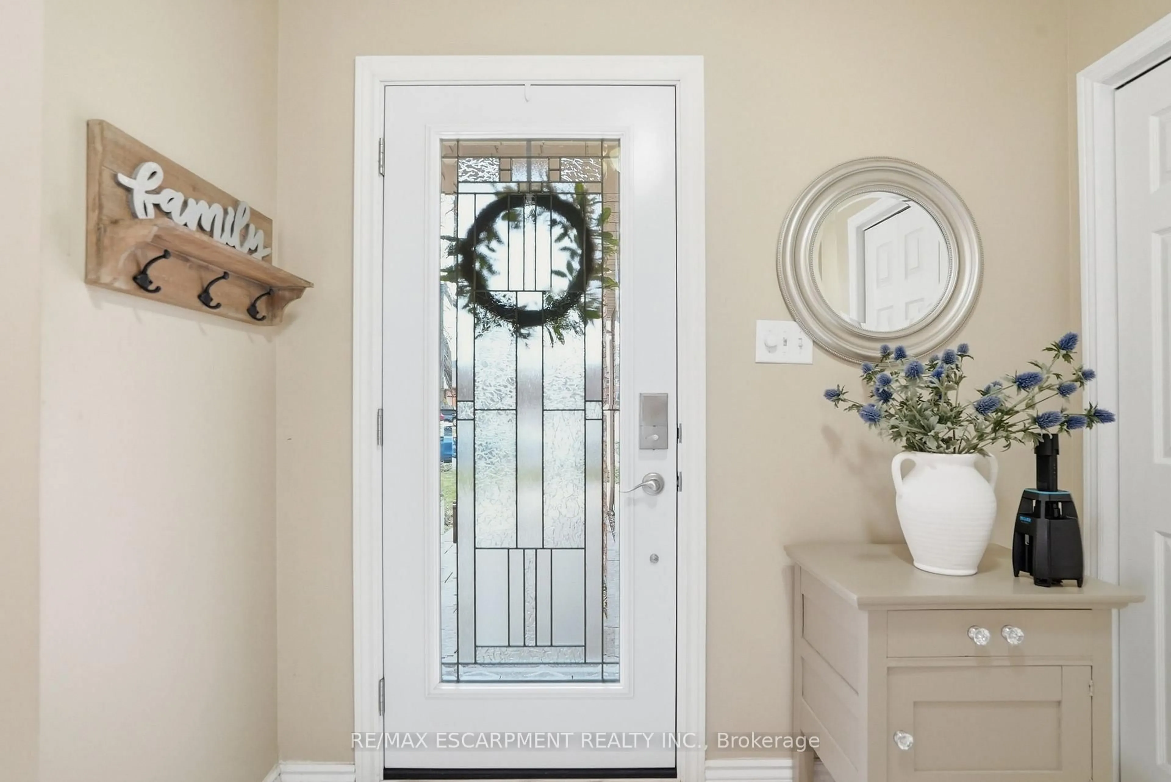 Indoor entryway for 31 Republic Ave, Hamilton Ontario L9B 2G6