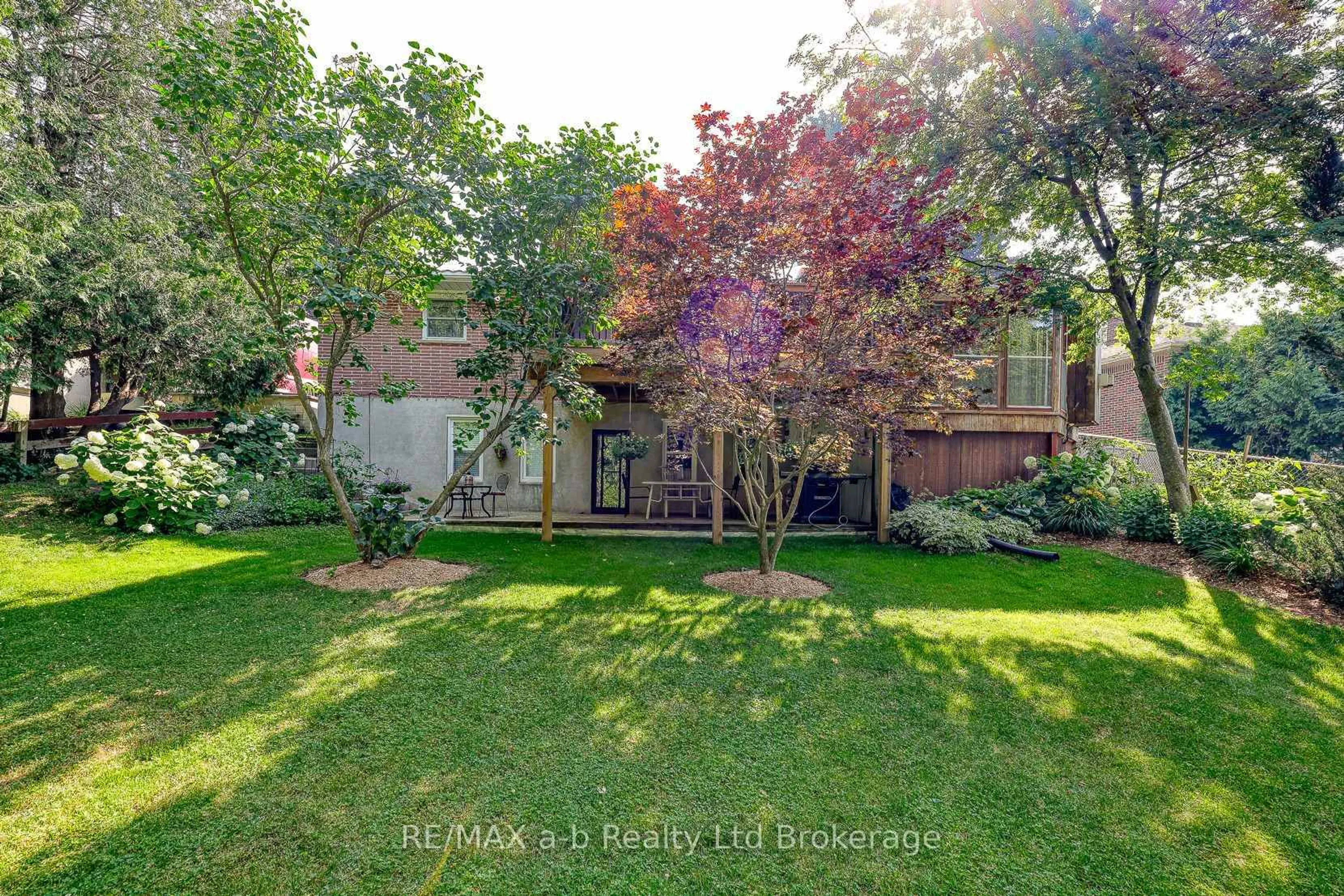 A pic from outside/outdoor area/front of a property/back of a property/a pic from drone, street for 543 Highland Dr, Woodstock Ontario N4S 5X1