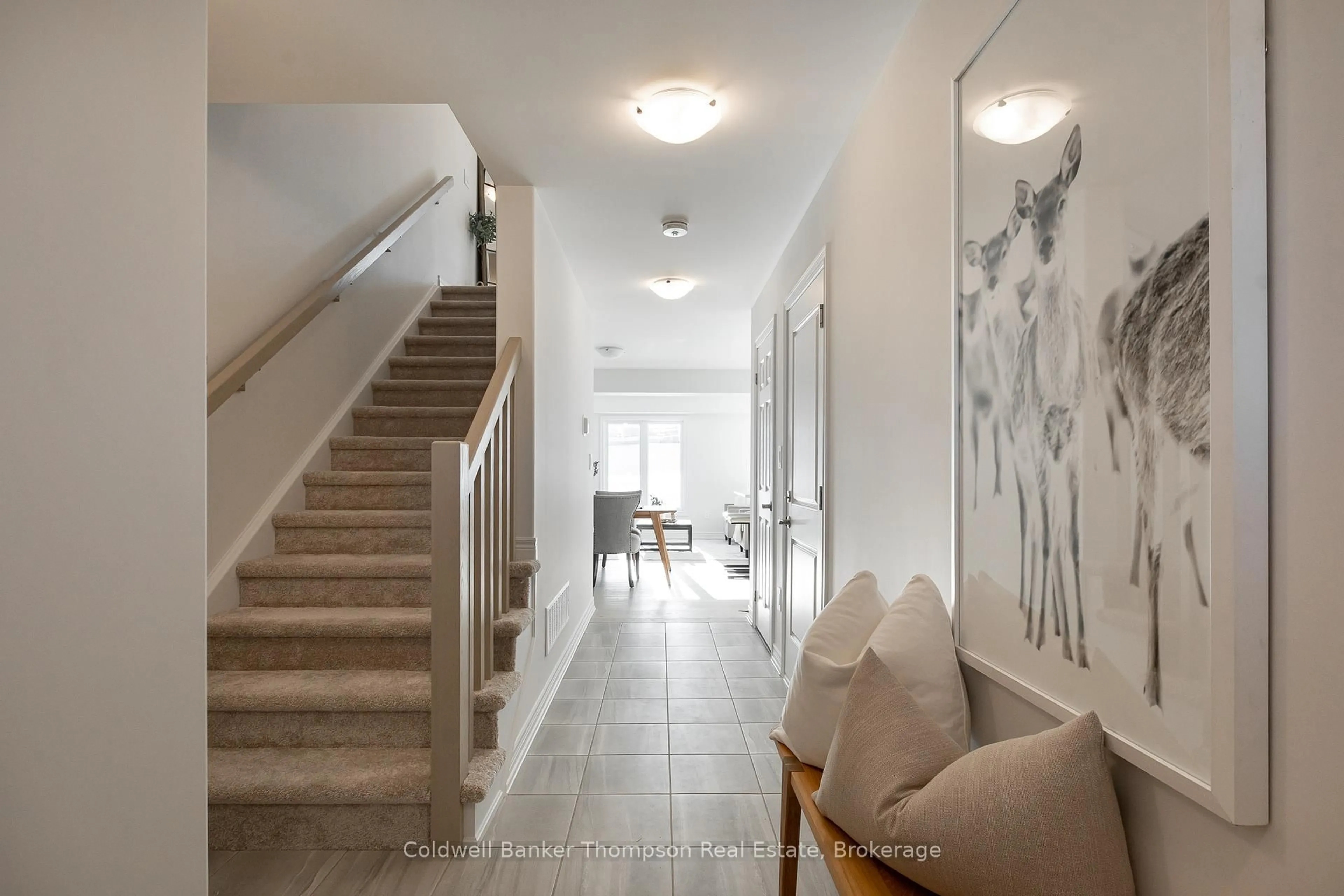 Indoor entryway for 39 Charles Morley Blvd, Huntsville Ontario P1H 0G5