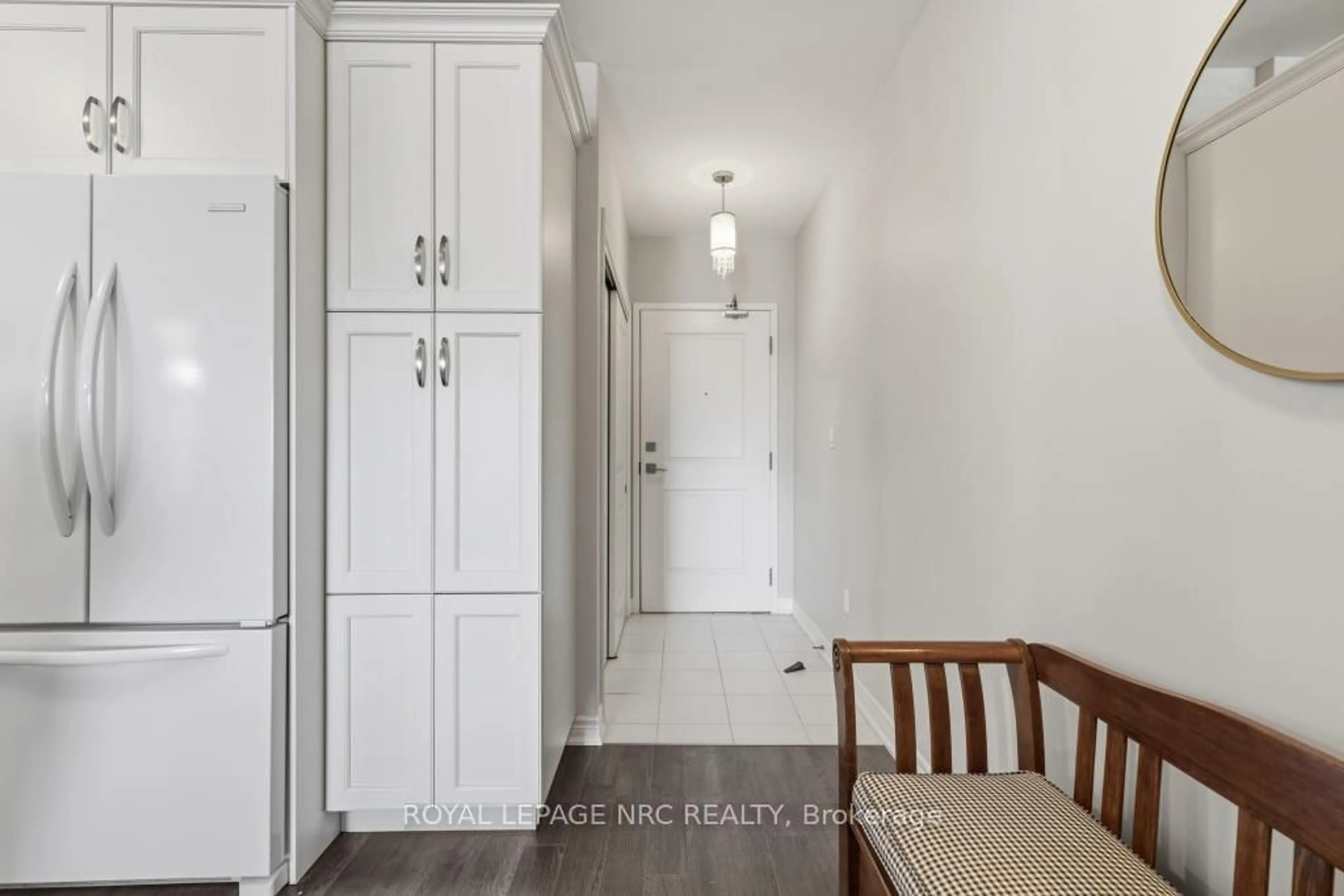 Indoor entryway for 379 Scott St #401, St. Catharines Ontario L2M 3W2