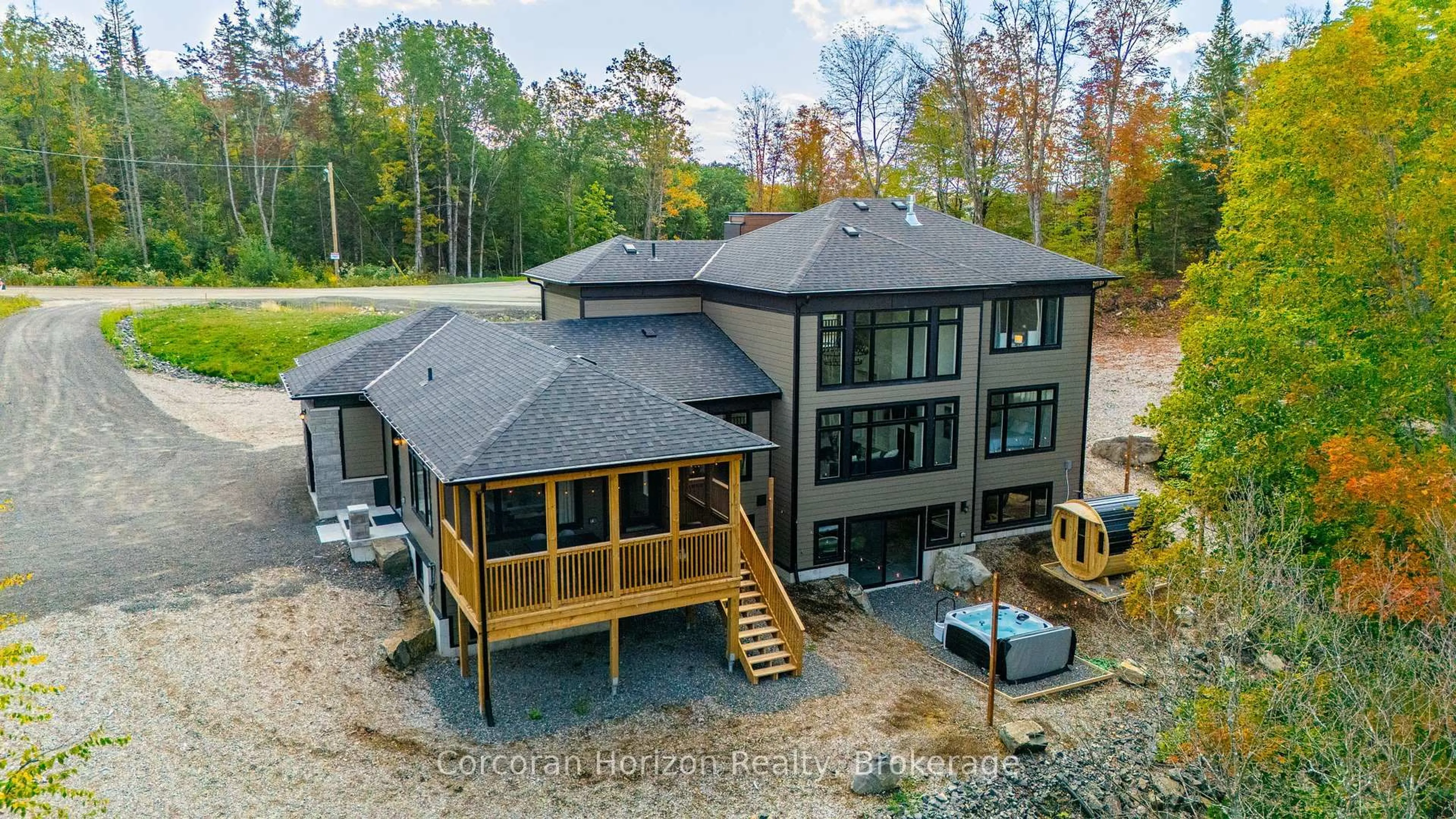 A pic from outside/outdoor area/front of a property/back of a property/a pic from drone, unknown for 1008 Napier Crt, Lake of Bays Ontario P1H 0K1