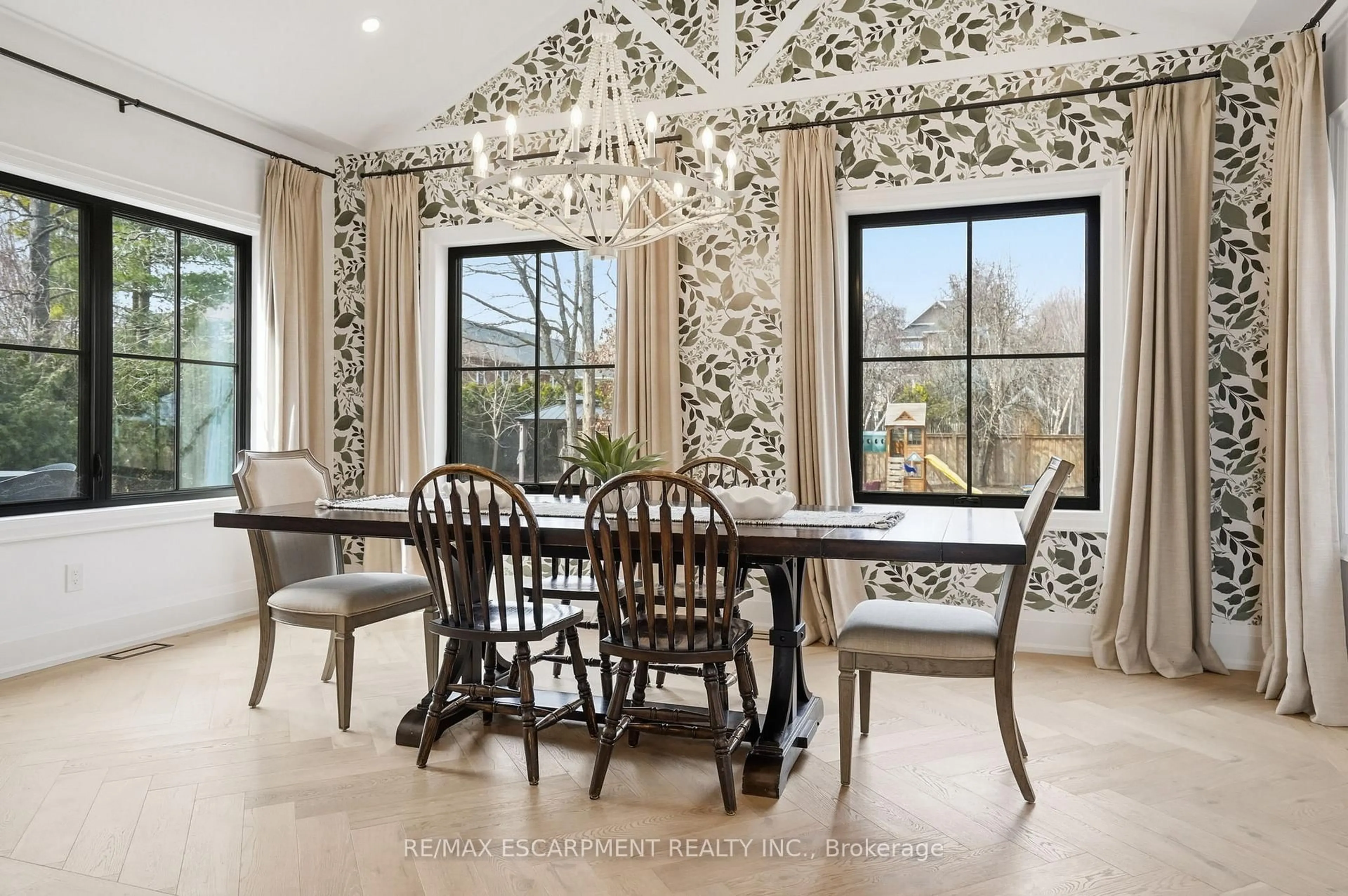 Dining room, unknown for 136 ROCKCLIFFE Rd, Hamilton Ontario L9H 7H3