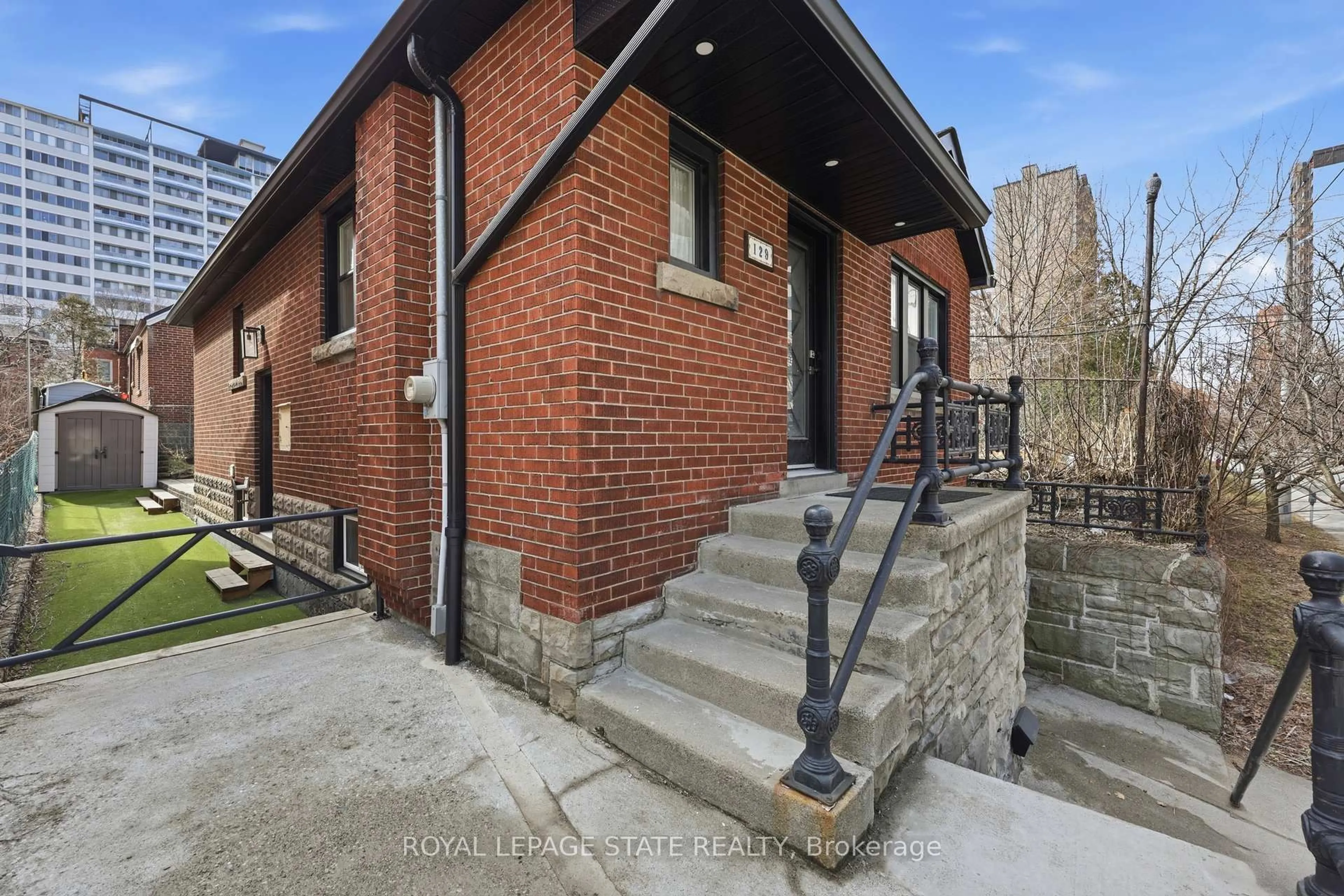 Home with brick exterior material, street for 129 Jackson St, Hamilton Ontario L8P 1L8