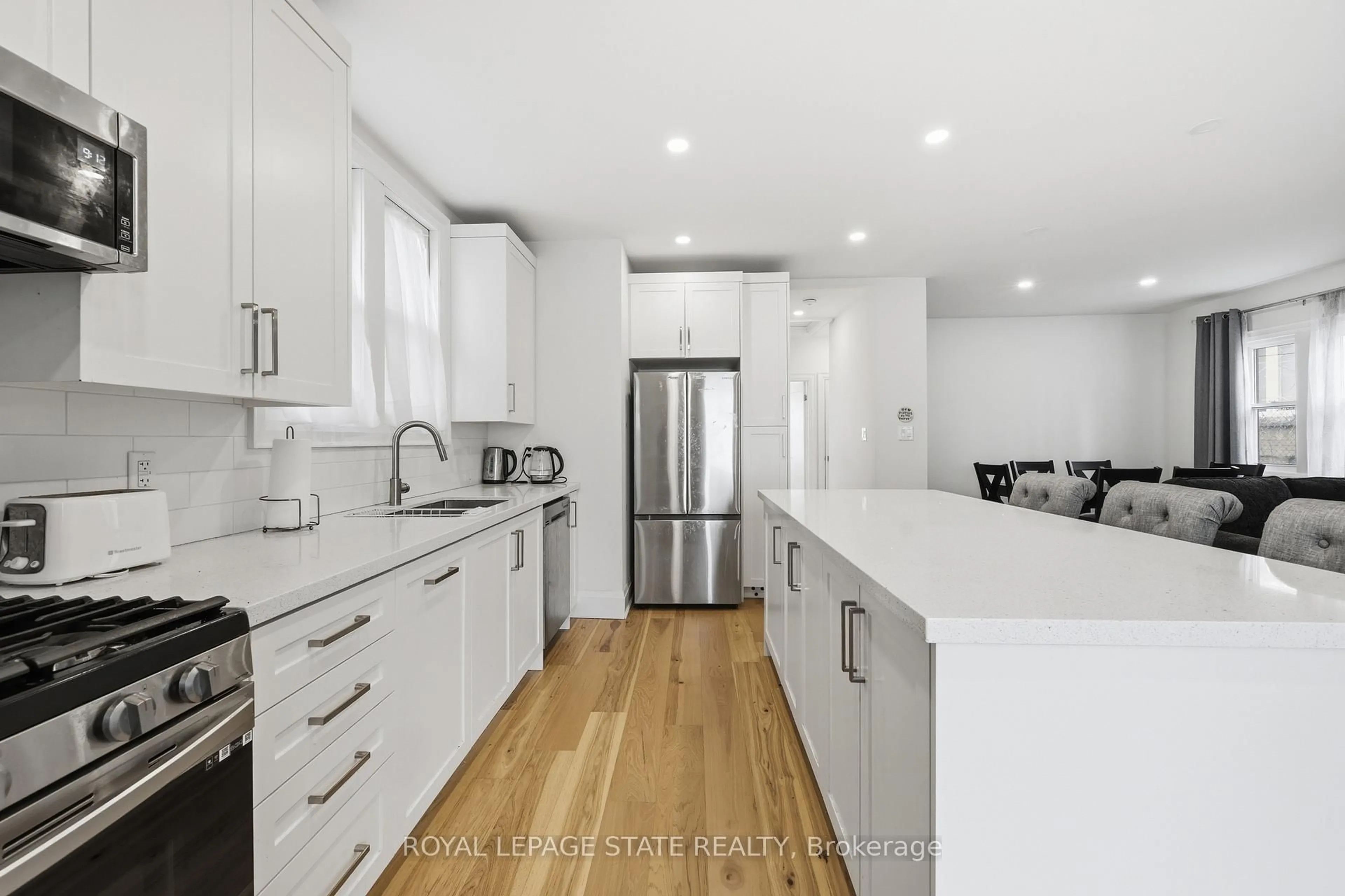 Contemporary kitchen, unknown for 129 Jackson St, Hamilton Ontario L8P 1L8