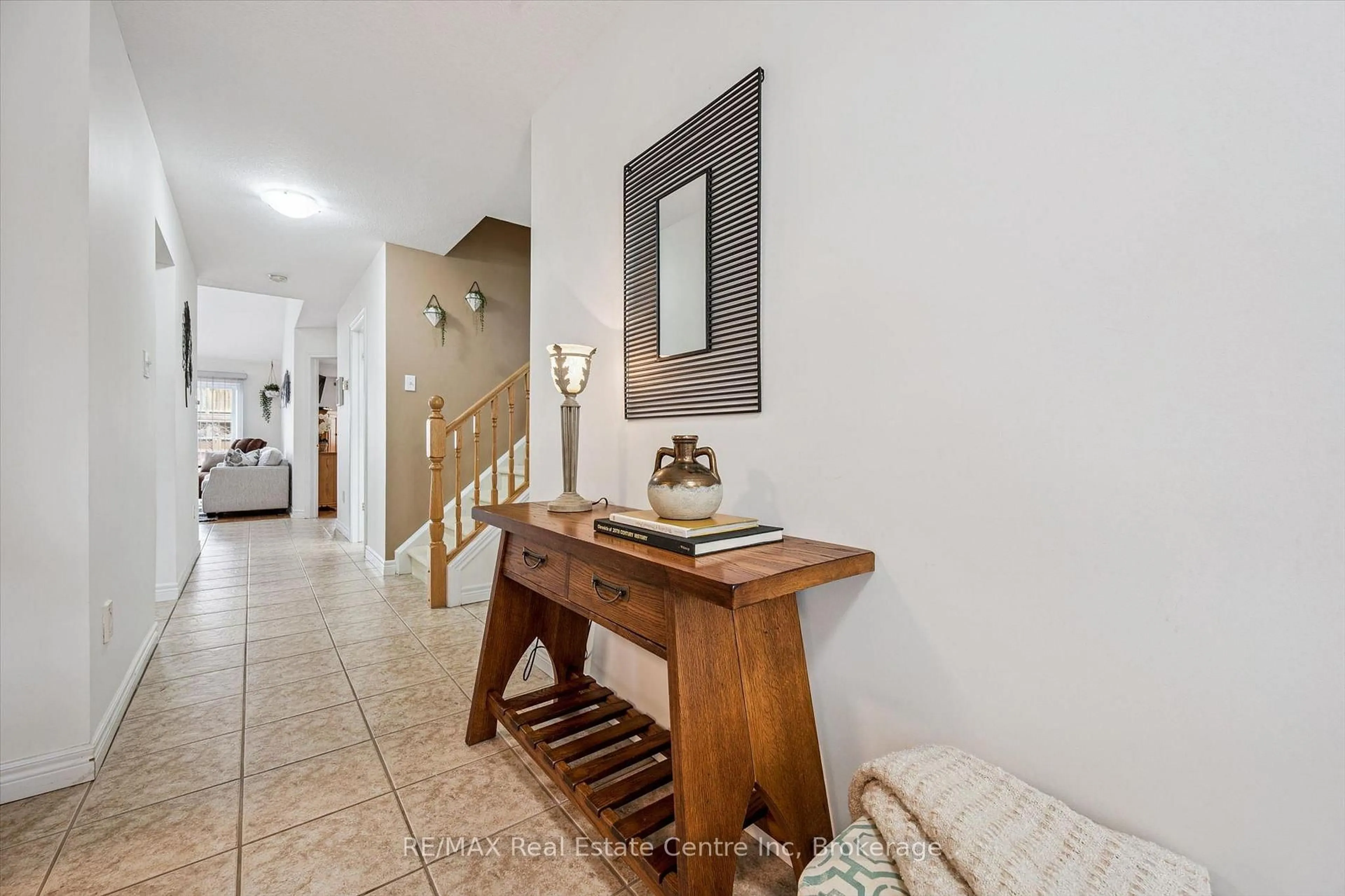 Indoor entryway for 33 Thornton St, Guelph Ontario N1E 7B1