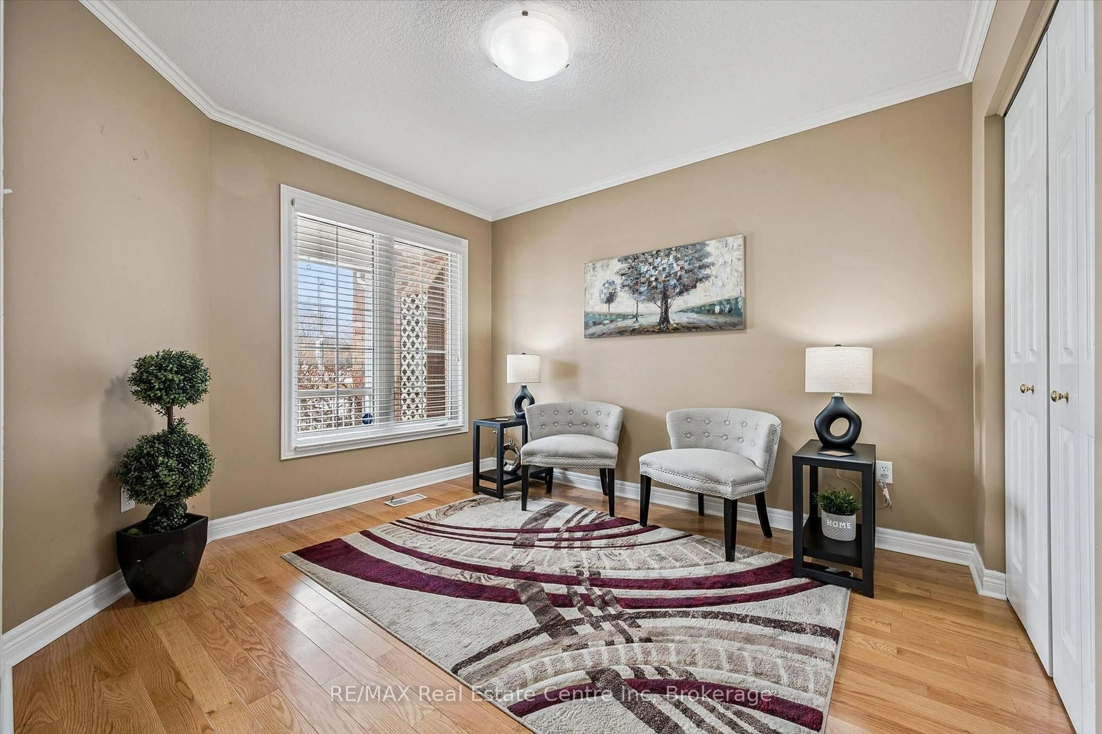 Living room with furniture, unknown for 33 Thornton St, Guelph Ontario N1E 7B1