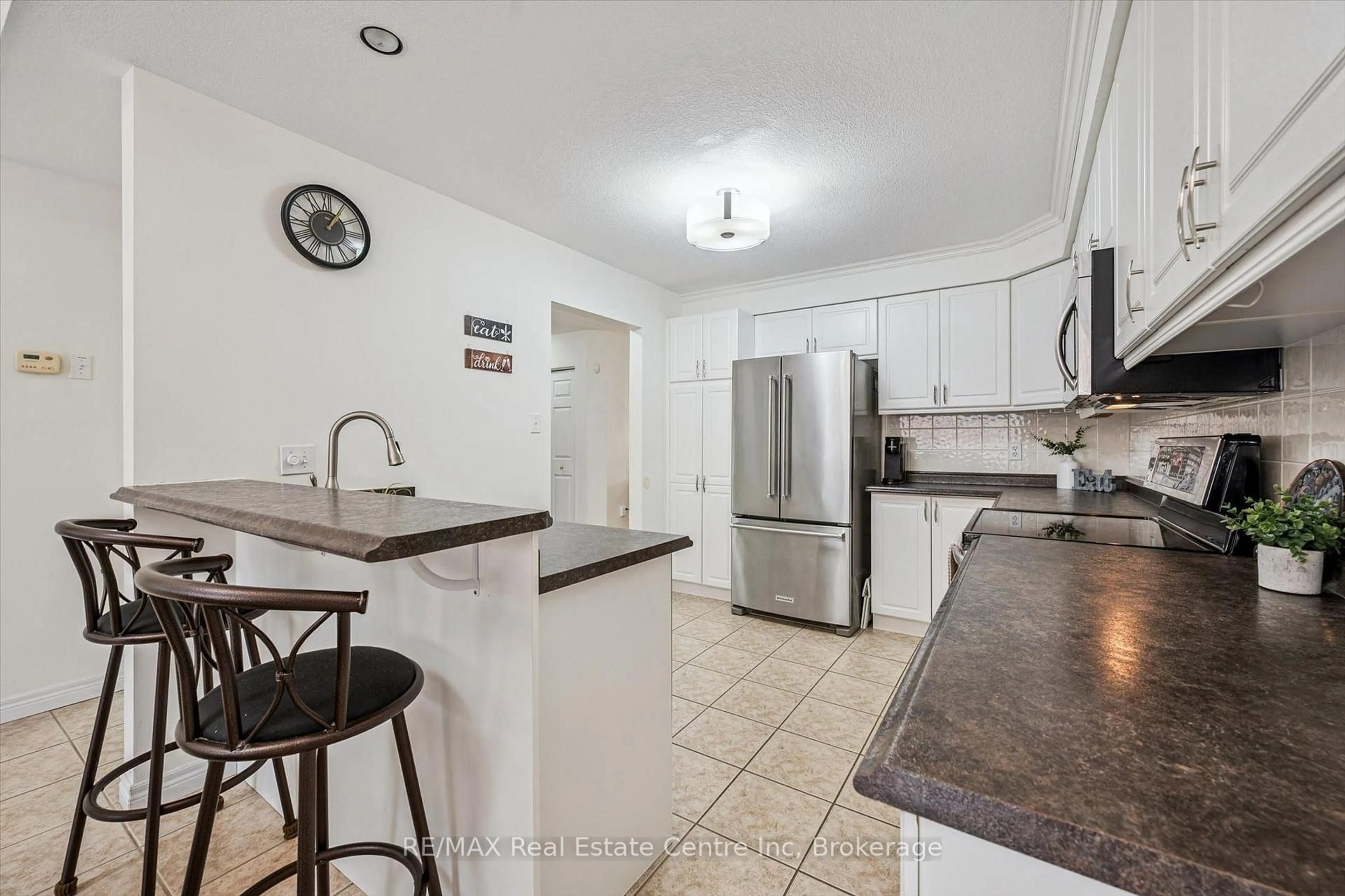 Unknown for 33 Thornton St, Guelph Ontario N1E 7B1