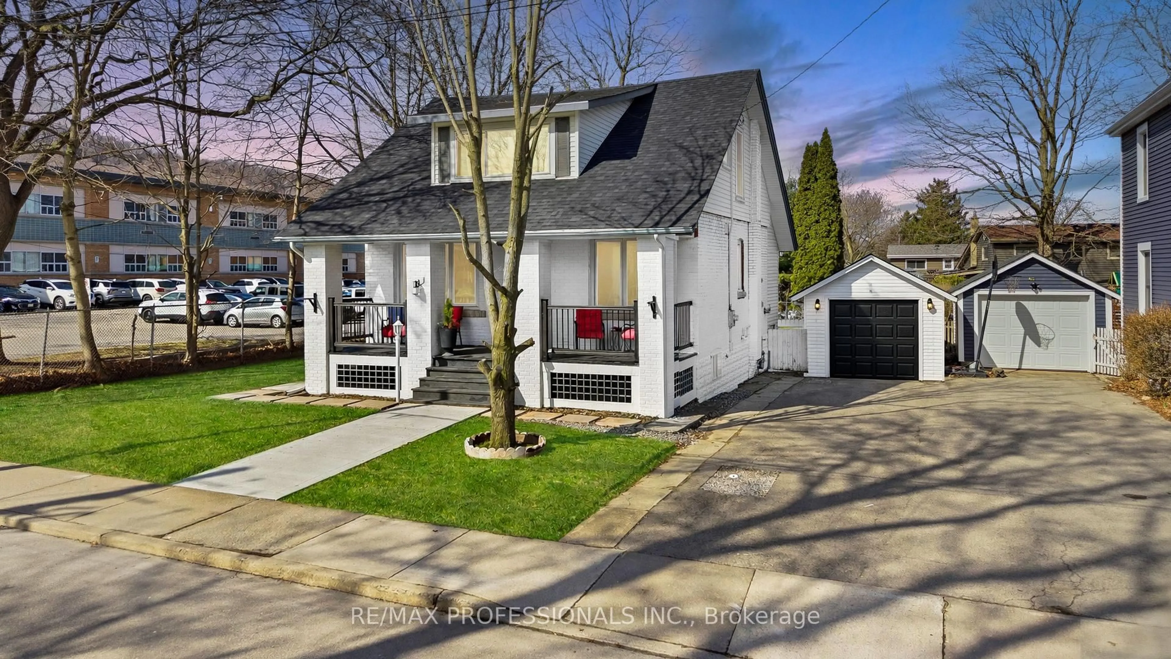 Unknown for 14 Kidd Ave, Grimsby Ontario L3M 3S3