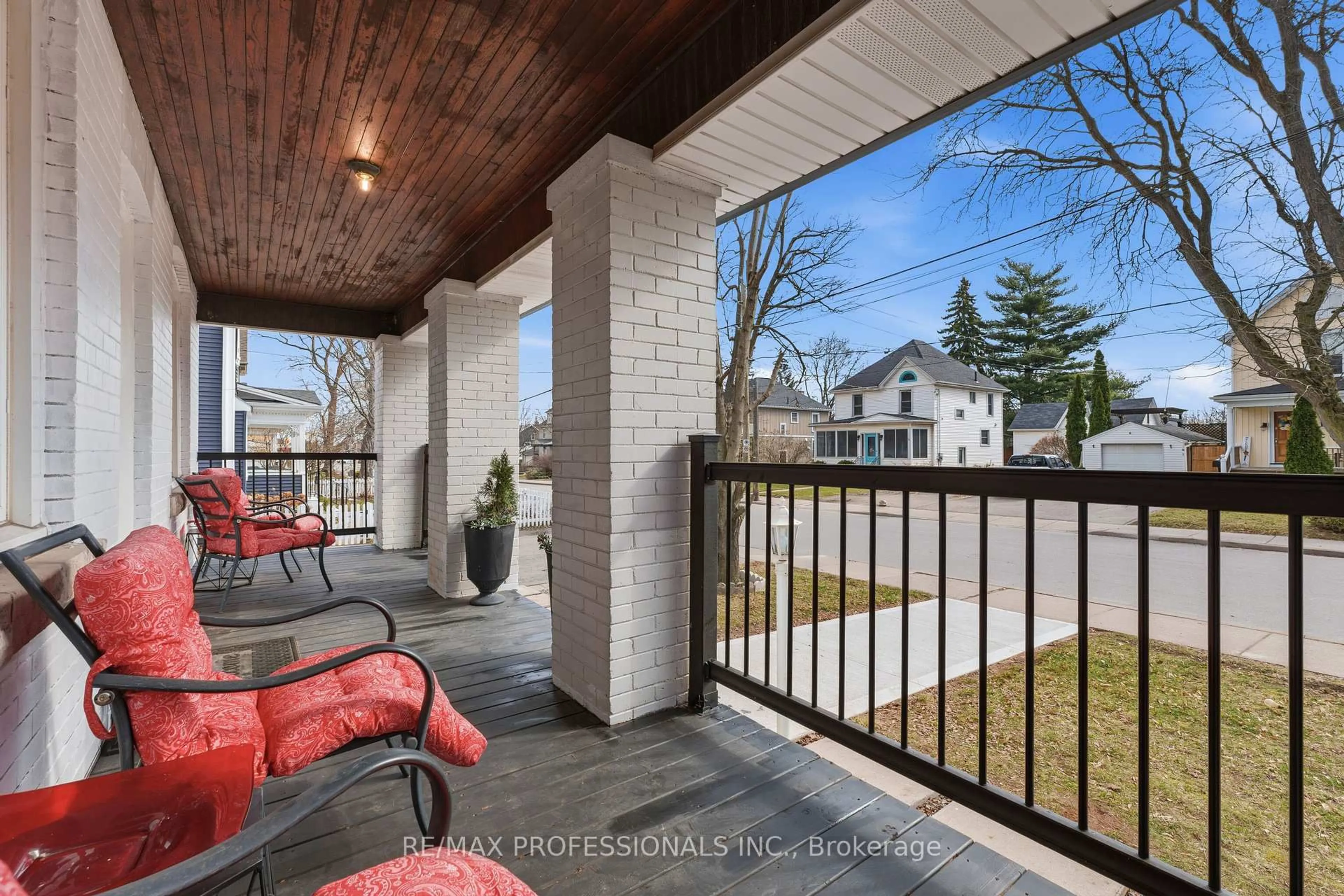 Patio, street for 14 Kidd Ave, Grimsby Ontario L3M 3S3