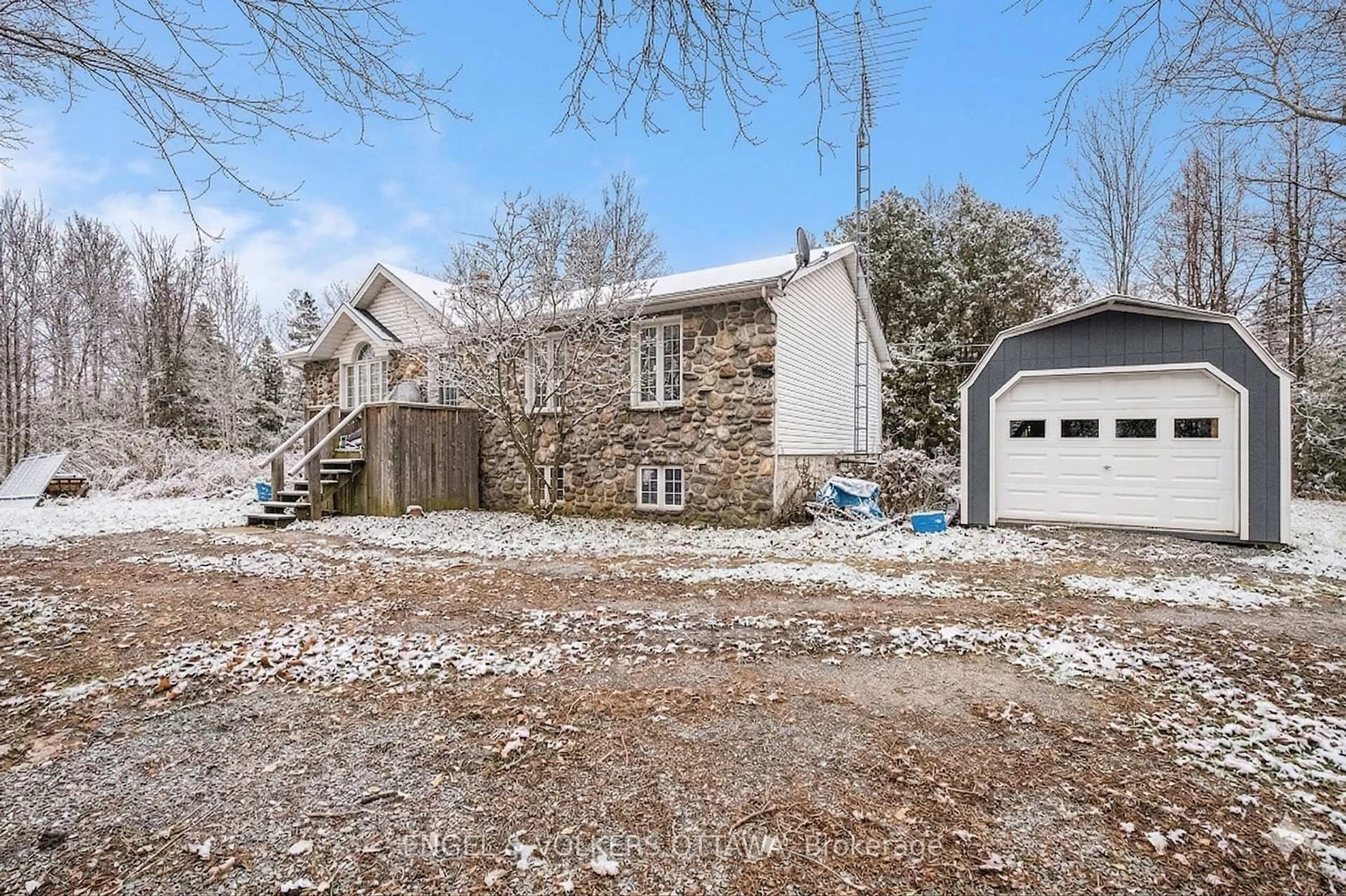 A pic from outside/outdoor area/front of a property/back of a property/a pic from drone, unknown for 4751 PEARL Rd, Champlain Ontario K0B 1K0