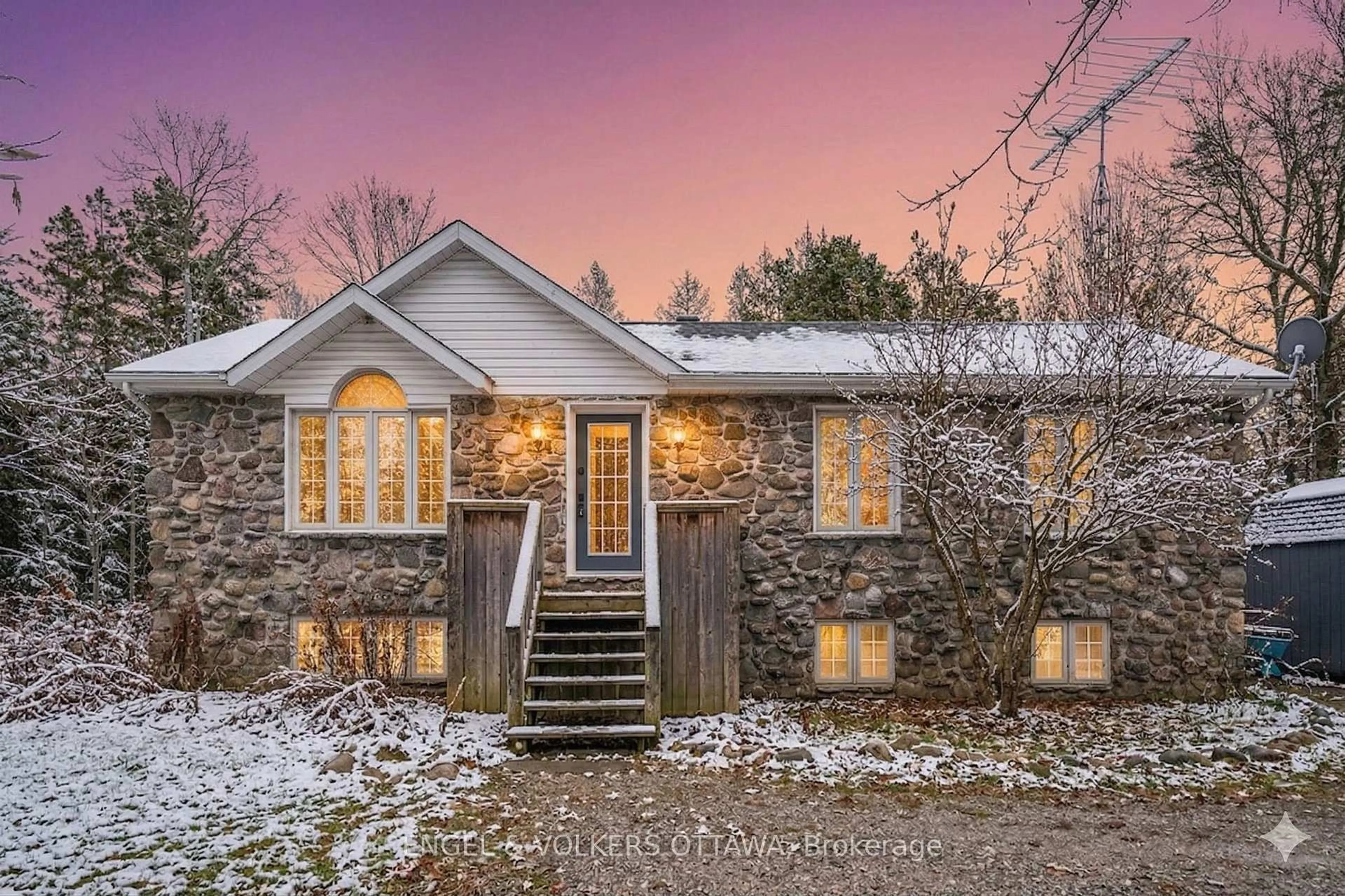 Home with brick exterior material, unknown for 4751 PEARL Rd, Champlain Ontario K0B 1K0