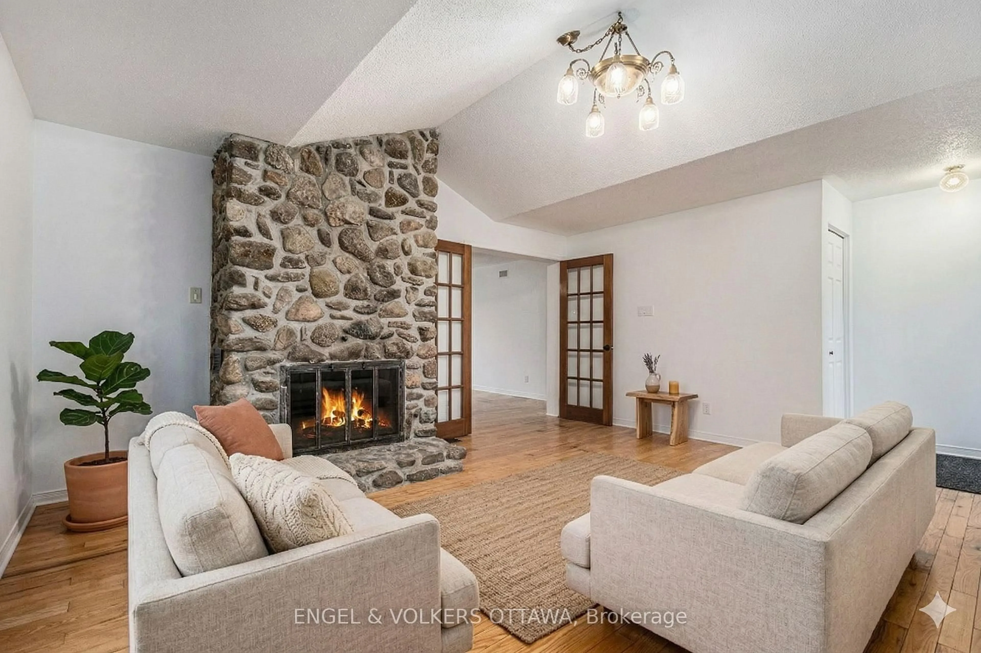 Living room with furniture, unknown for 4751 PEARL Rd, Champlain Ontario K0B 1K0