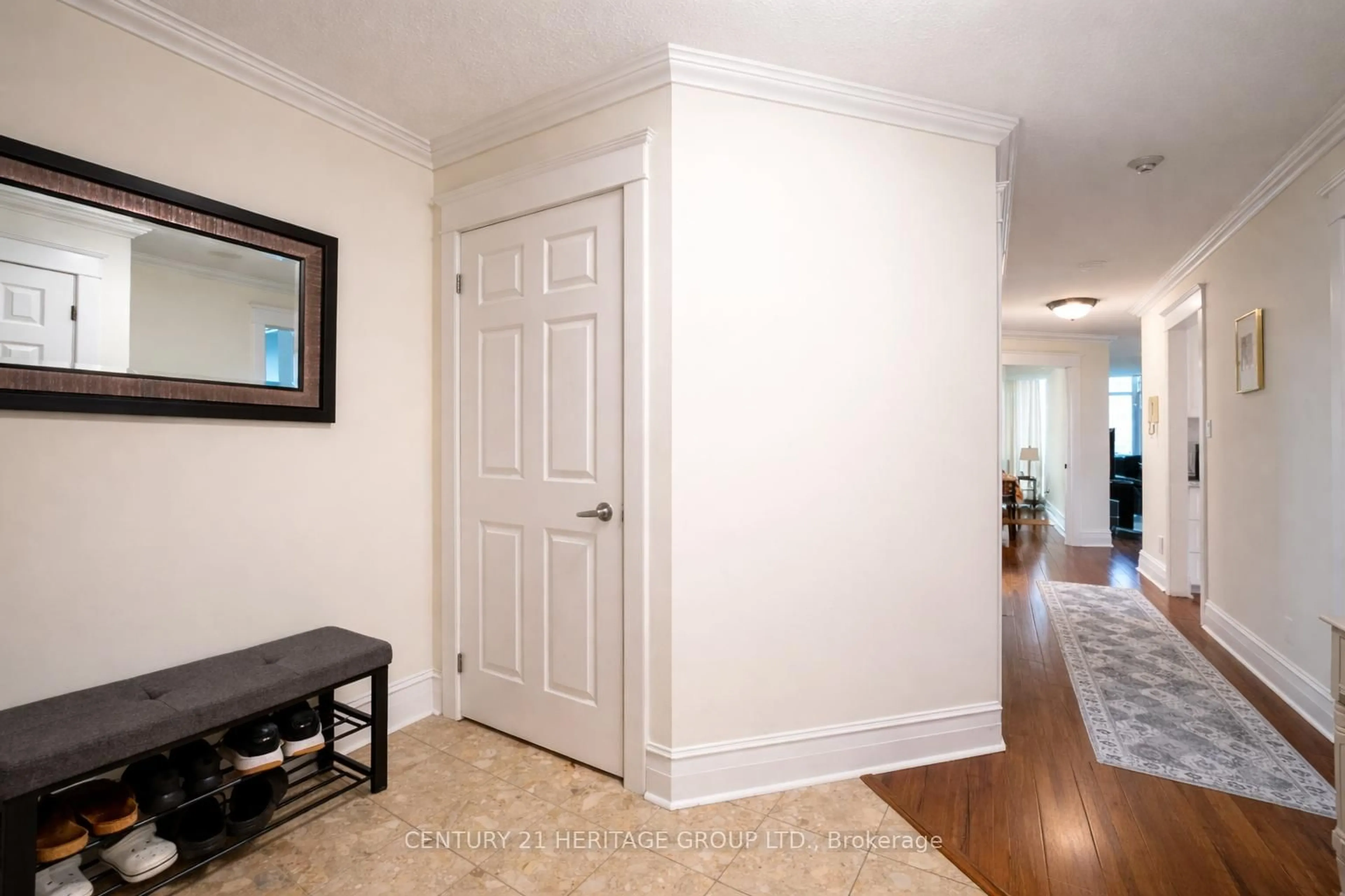 Indoor entryway for 67 Caroline St #102, Hamilton Ontario L8P 3K6