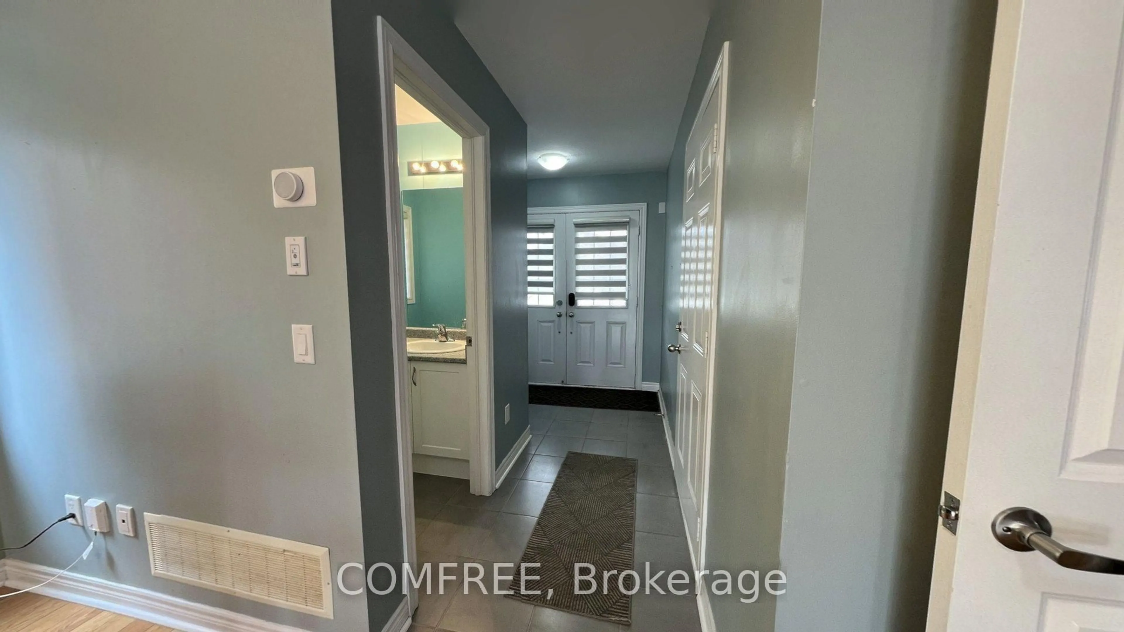 Indoor entryway for 553 Baldwin Cres, Woodstock Ontario N4T 0G4