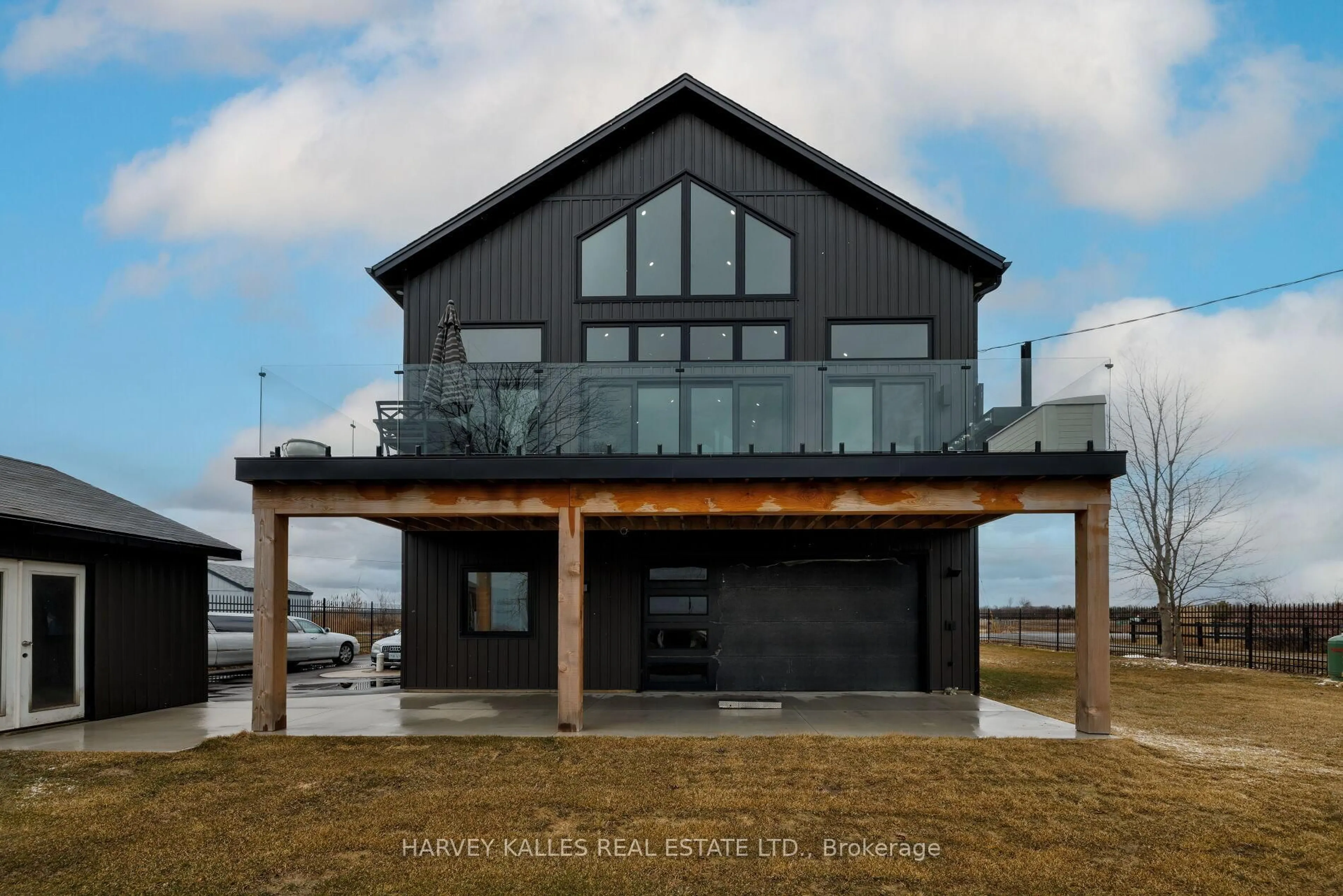 Home with vinyl exterior material, unknown for 3184 Lakeshore Rd, Haldimand Ontario N1A 2W8