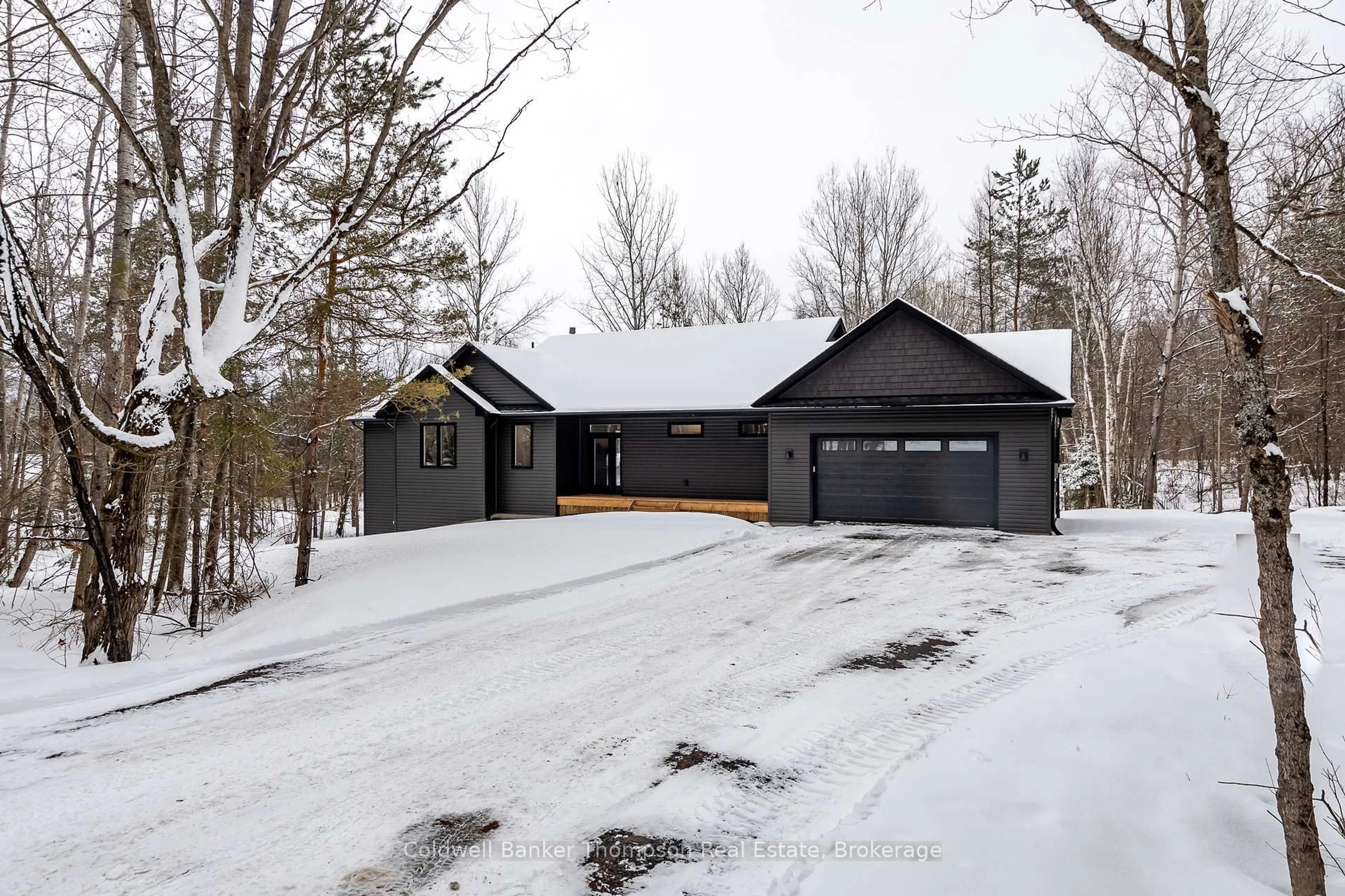 Indoor garage for 43 Bethune Rd, Huntsville Ontario P1H 2J2