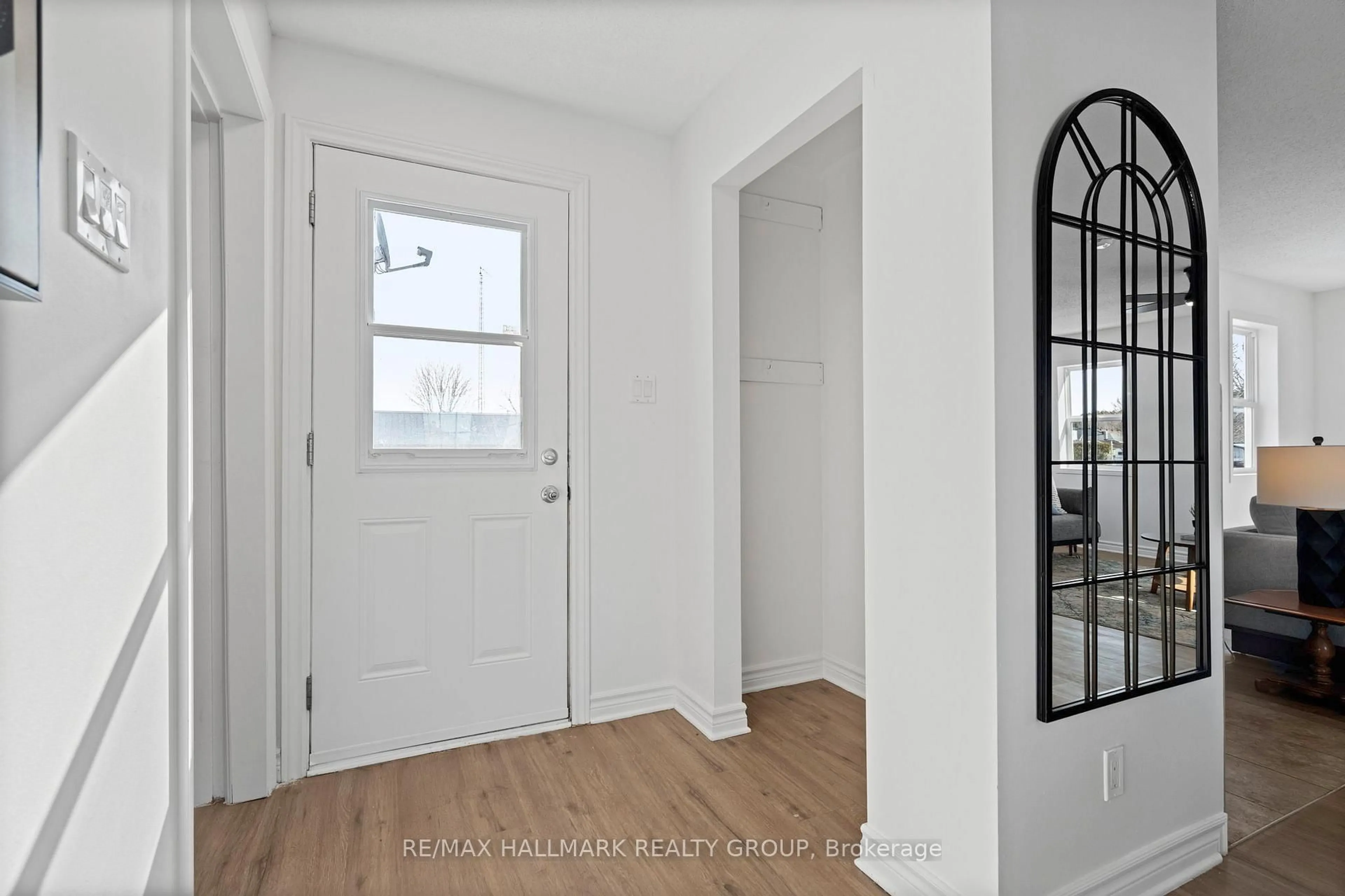 Indoor entryway for 146 Ottawa St, The Nation Ontario K0A 2M0