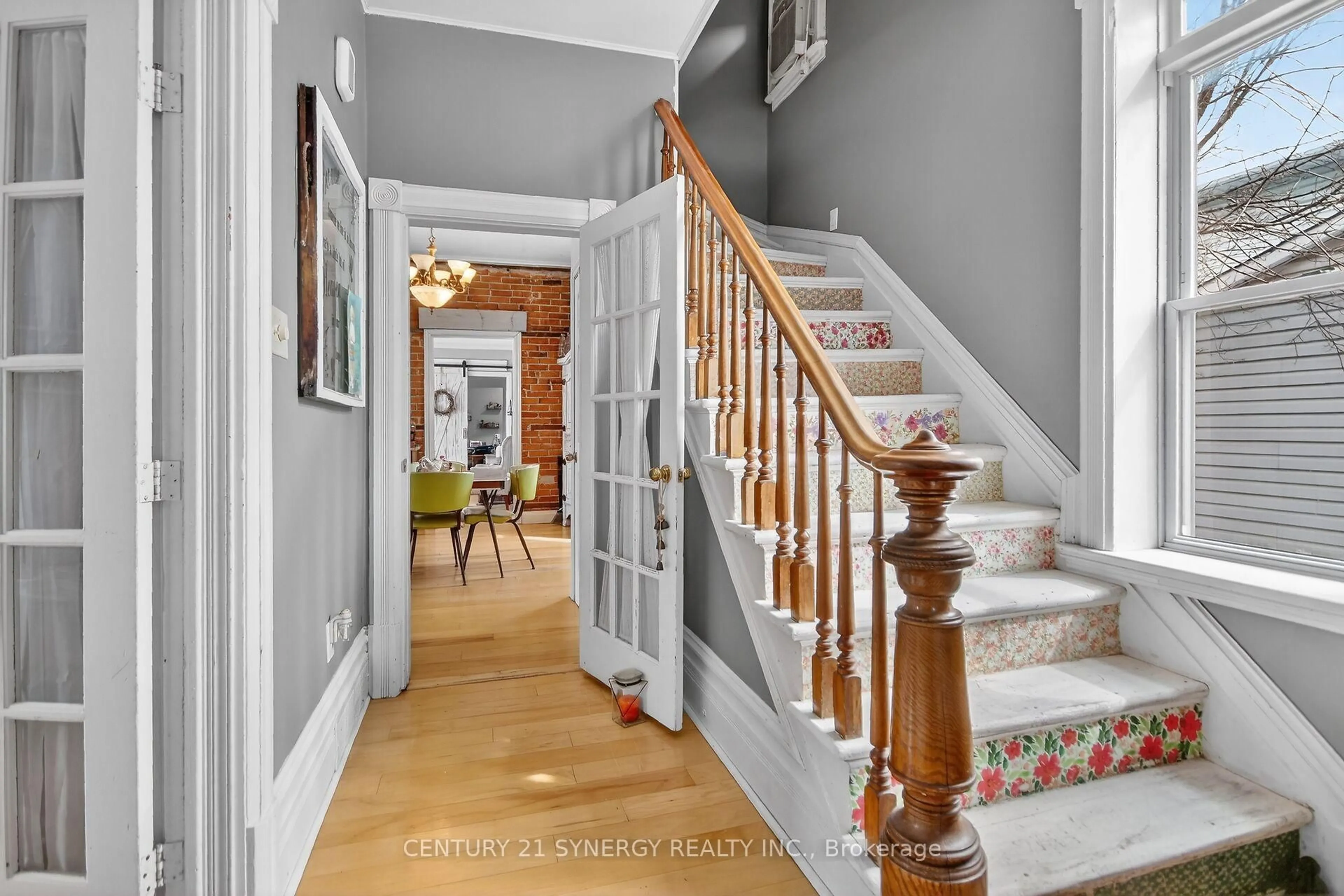 Indoor entryway for 49 Queen St, Carleton Place Ontario K7C 2L9