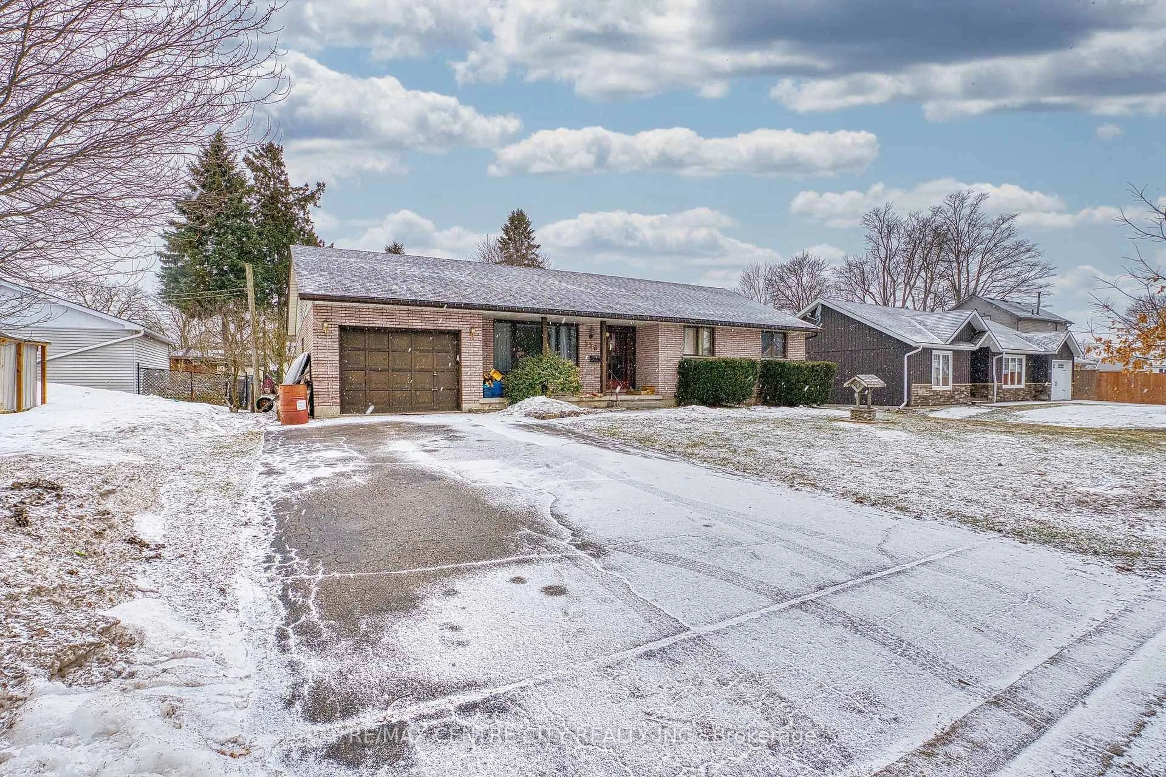 Unknown for 520 Victoria St, Minto Ontario N0G 2P0