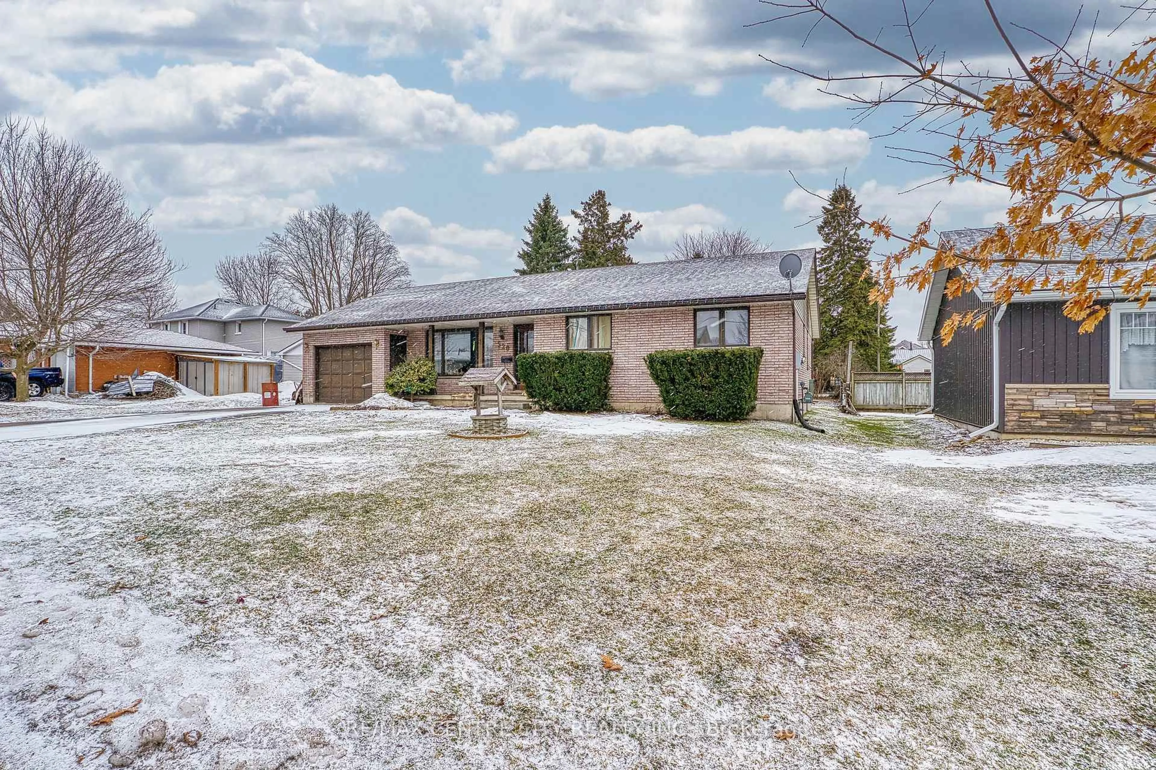 A pic from outside/outdoor area/front of a property/back of a property/a pic from drone, street for 520 Victoria St, Minto Ontario N0G 2P0