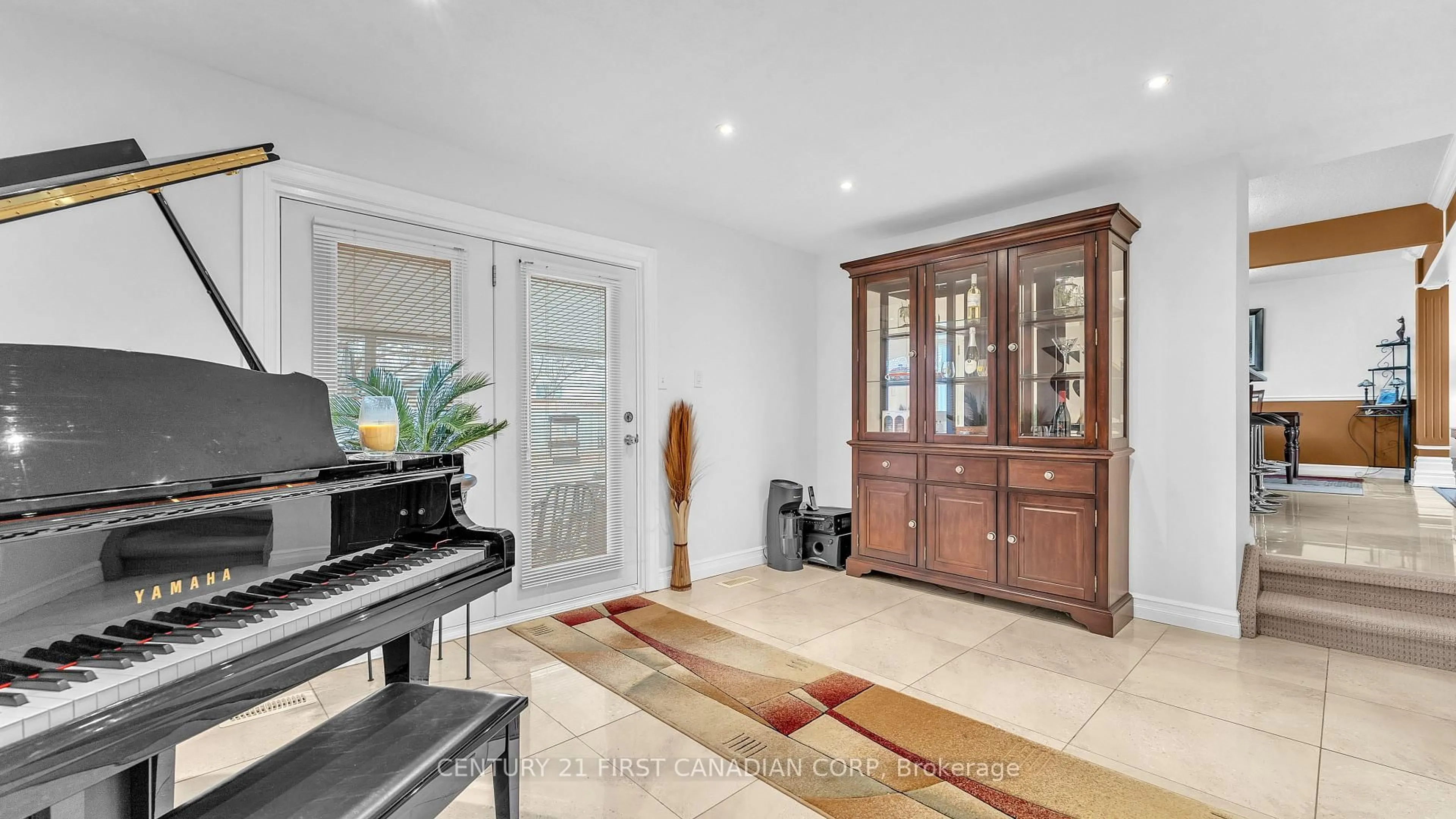 Indoor entryway for 10 Alayne Cres, London South Ontario N6E 2A3